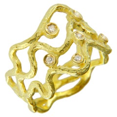 Sacchi "Serpenti" Diamond Gemstone 18 Karat Satin Yellow Gold Fashion Band Ring