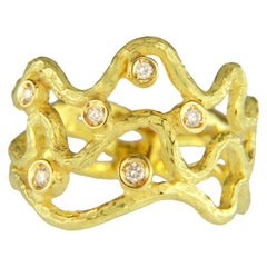 Sacchi "Serpenti" Diamond Gemstone 18 Karat Satin Yellow Gold Fashion Band Ring