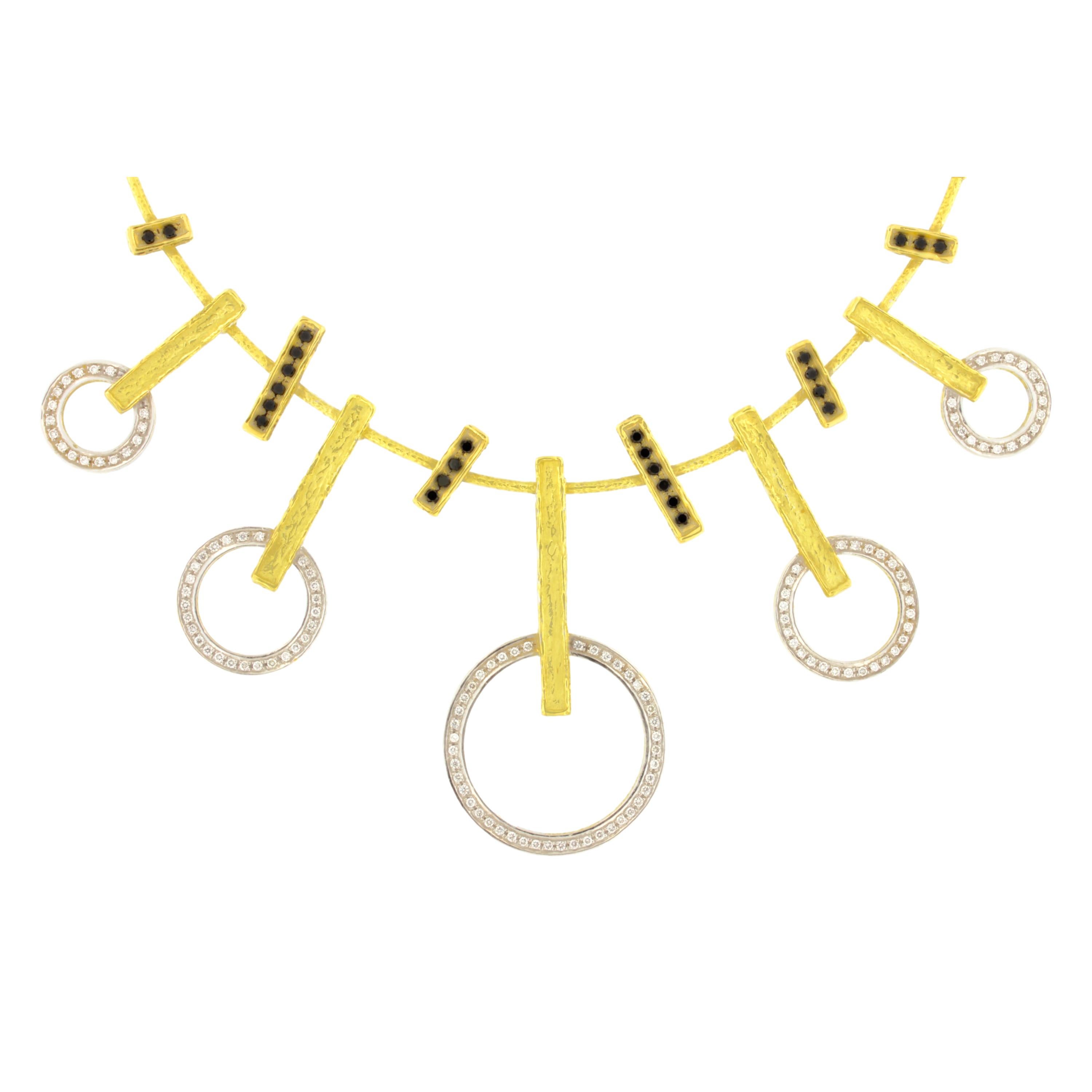Sacchi Set aus Halskette, Ring und Armband mit weißen und schwarzen Diamanten aus 18 Karat Gelbgold im Angebot 1