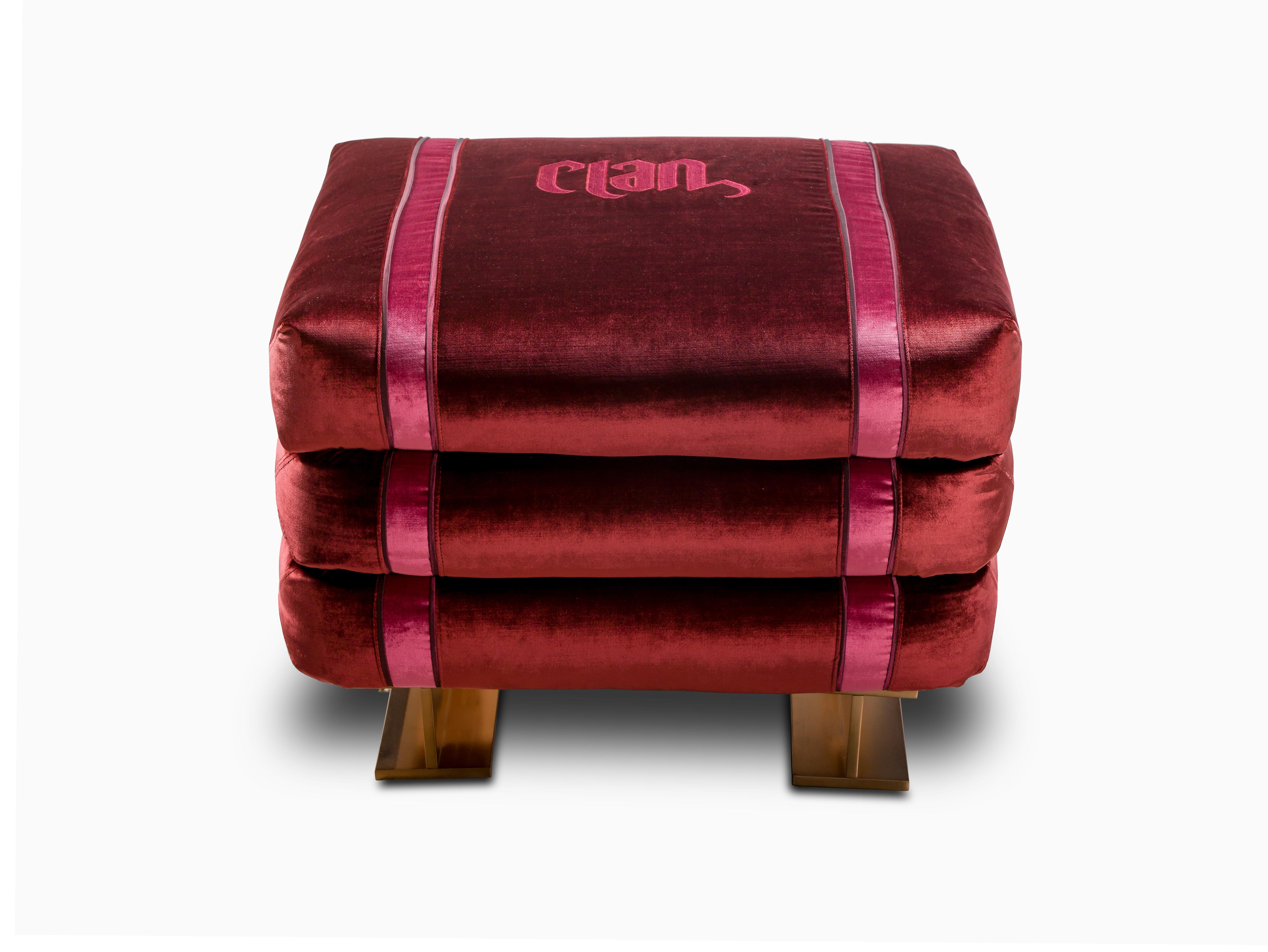 Capsule collection CANTIERE
Daring decor proposals in eclectic forms, where elegant finishes establish a dialogue with details that convey the distinctive industrial atmosphere of a construction site.

SACCO, it is an original pouf inspired by the