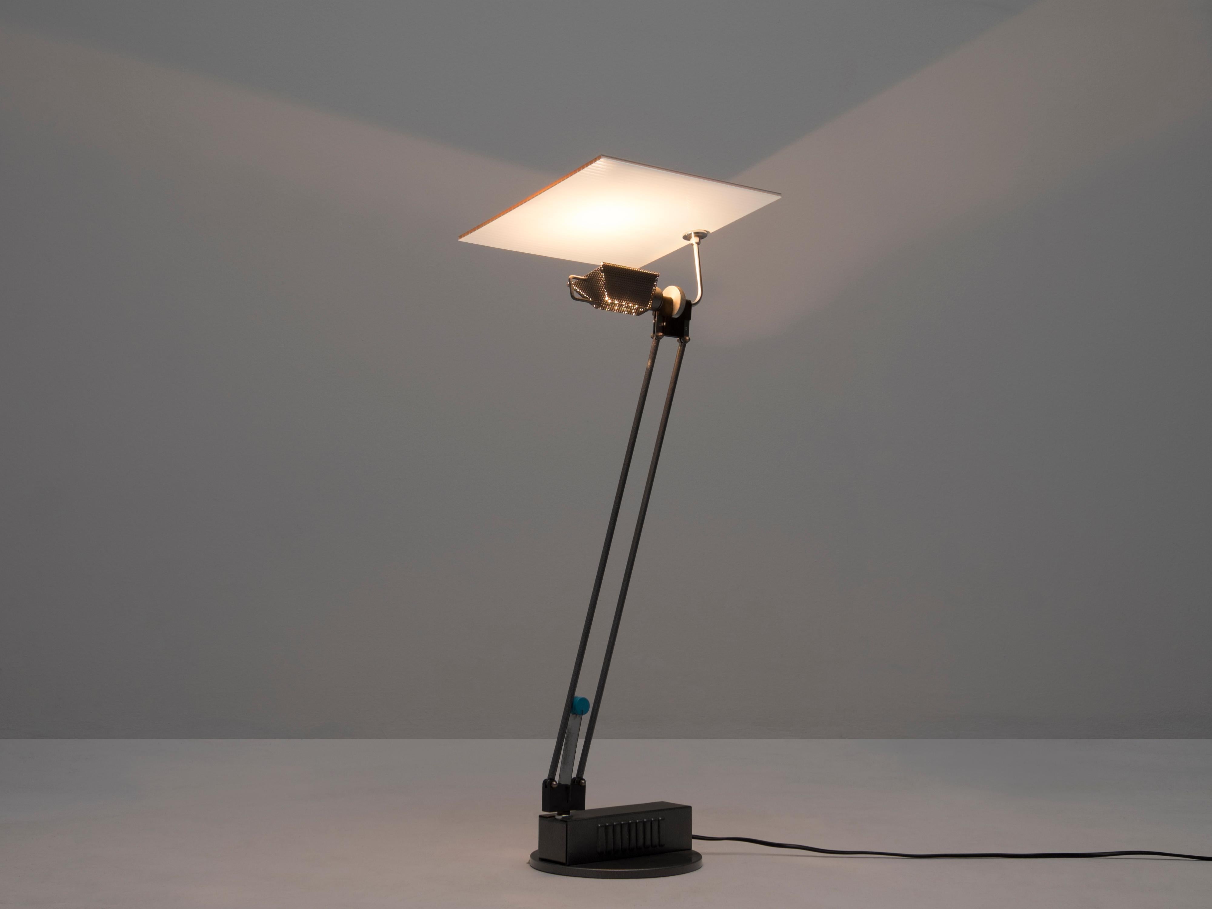 Sacha Kettof Manufactured for Aluminor, table lamp, makrolon, France, 1985

Table Lamp 'W&O' Sacha Kettof Manufactured for Aluminor divided over two colors, black and dark grey. These lights are very versatile and can be adjusted into various