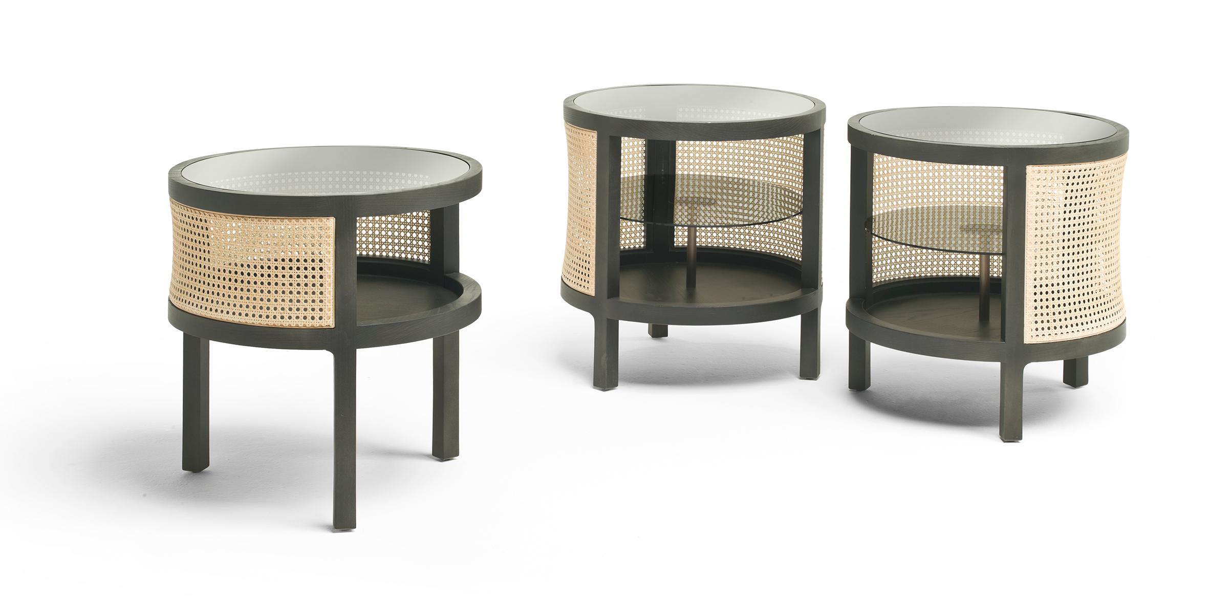 Voici la table ronde Sacher, une création délectable conçue par Leonardo Dainelli de Dainelli Studio - un véritable témoignage du savoir-faire italien de Fratelli Boffi qui ajoute une touche de fantaisie à votre espace. Cette table artisanale