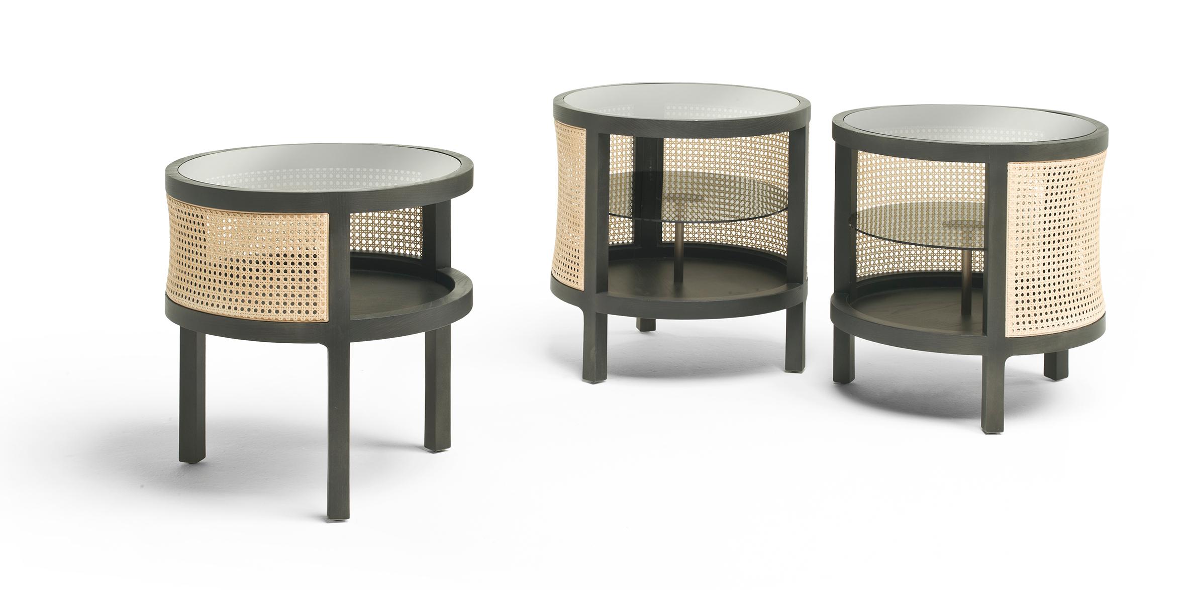 Presentamos la Mesa Redonda Sacher, una deliciosa creación diseñada por Leonardo Dainelli de Dainelli Studio, un verdadero testimonio de la artesanía italiana de Fratelli Boffi que añade un toque de fantasía a tu espacio. Esta mesa artesanal se