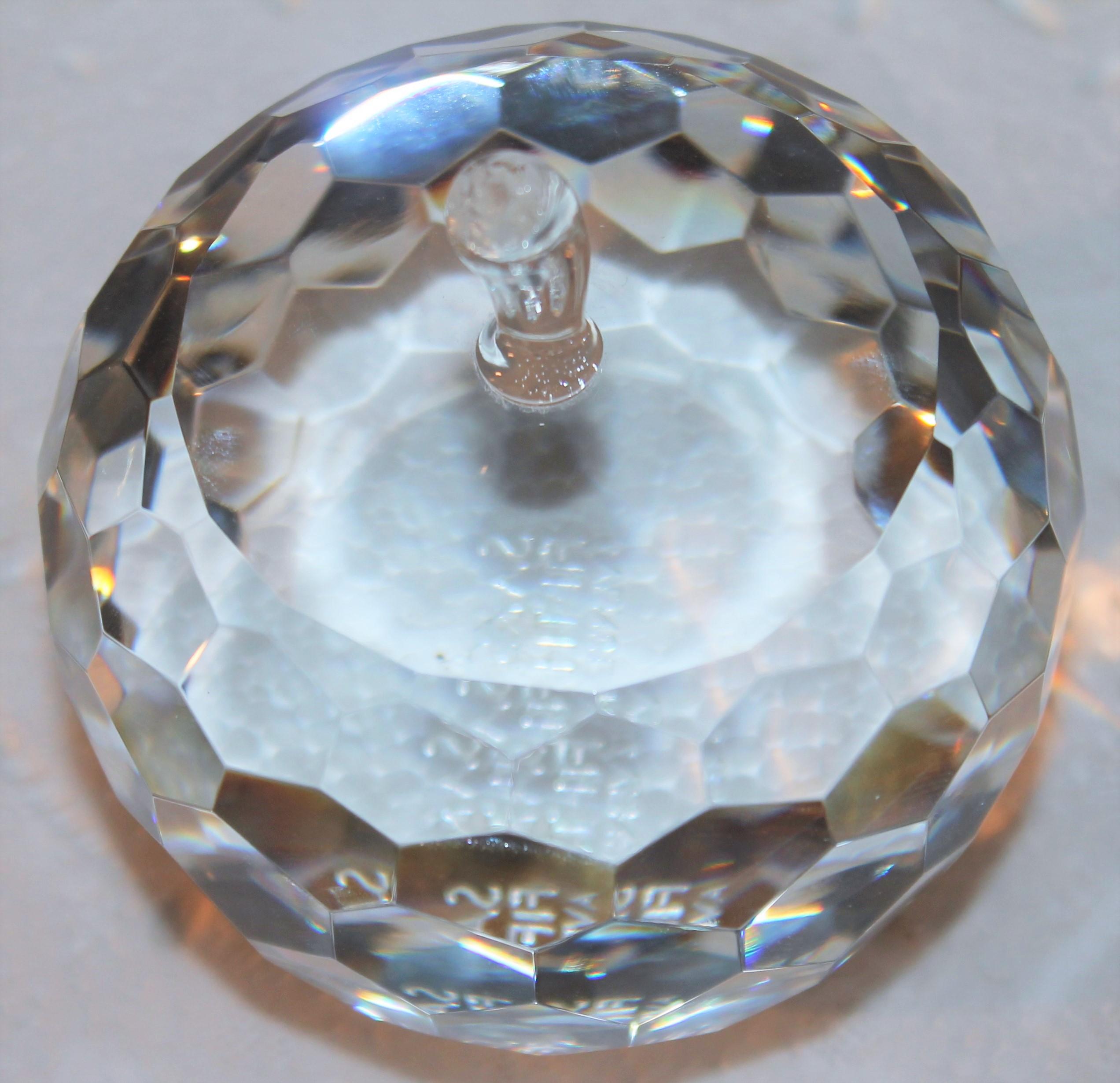 Adirondack Sacks Fifth Avenue Cut Class Crystal Apple Paper Weight For Sale