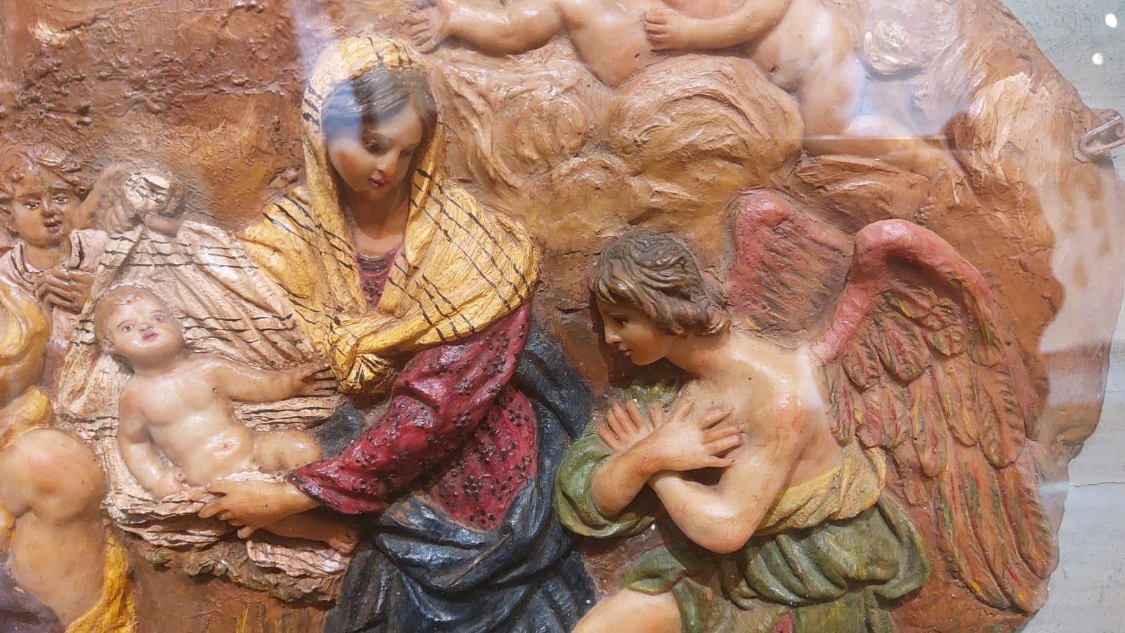 Inciso Sacra famiglia con angeli in cera in vendita