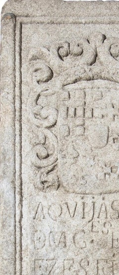 Arte sacro - Lápida con escudo de armas de 1717 - Caballero noble de la Casa de Su Majestad