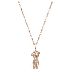 Charme du corps féminin sacré en or 14K par Anastassia Sel Jewelry