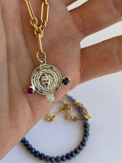 Collana con medaglia del Sacro Cuore, perla nera, opale, tormalina rosa, J Dauphin