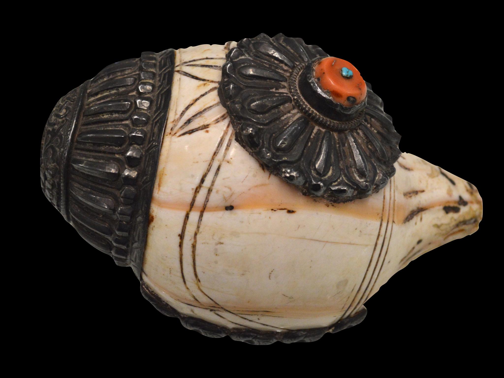 Conch shell recipient and container for holy water used in ceremonies. Known as “Buddha ears”, they were mounted as a sound instrument. Such shells are important ritual objects in Tibetan Buddhism. They are used as ceremonial trumpets in prayer