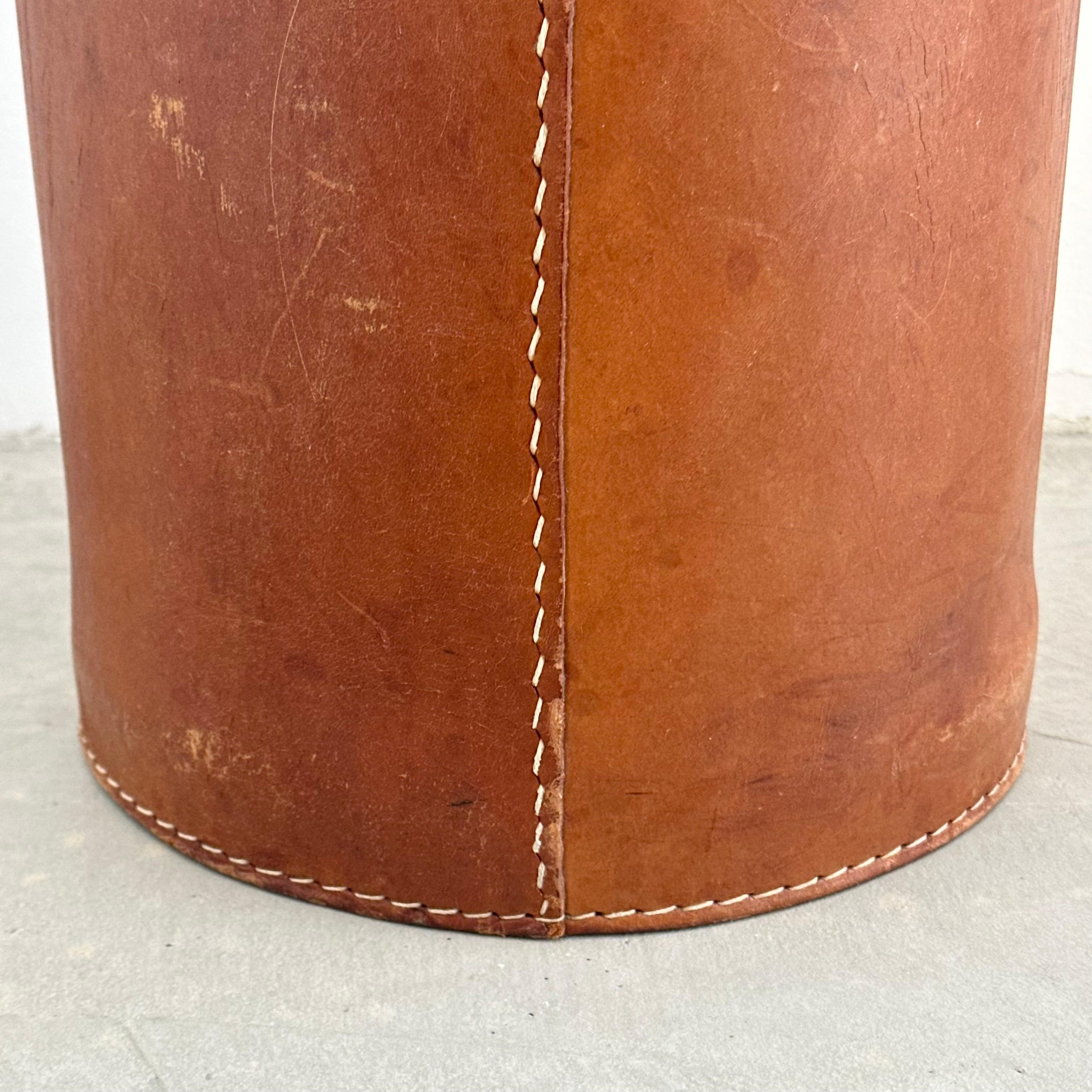 Panier à déchets en cuir de selle, France, années 1970 en vente 7