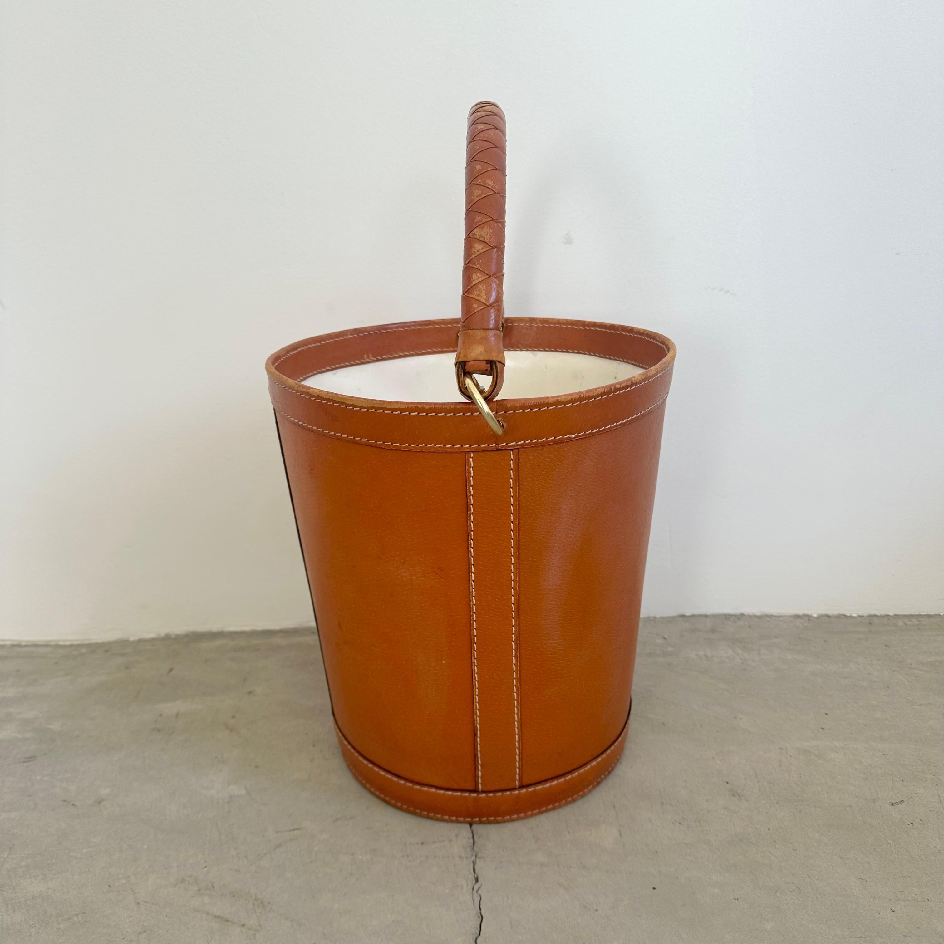 Français Panier à déchets en cuir de selle, France, années 1970 en vente