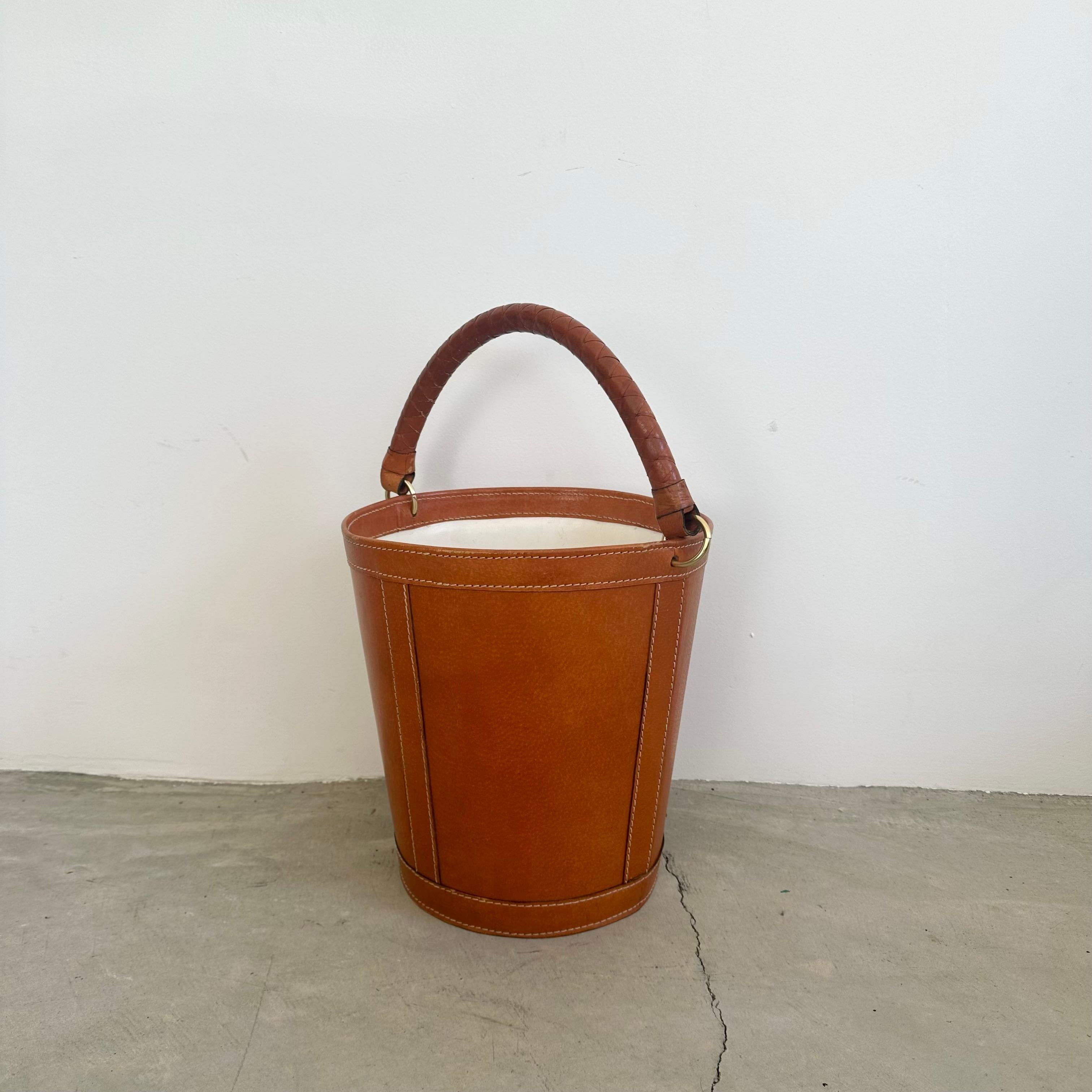 Panier à déchets en cuir de selle, France, années 1970 Bon état - En vente à Los Angeles, CA
