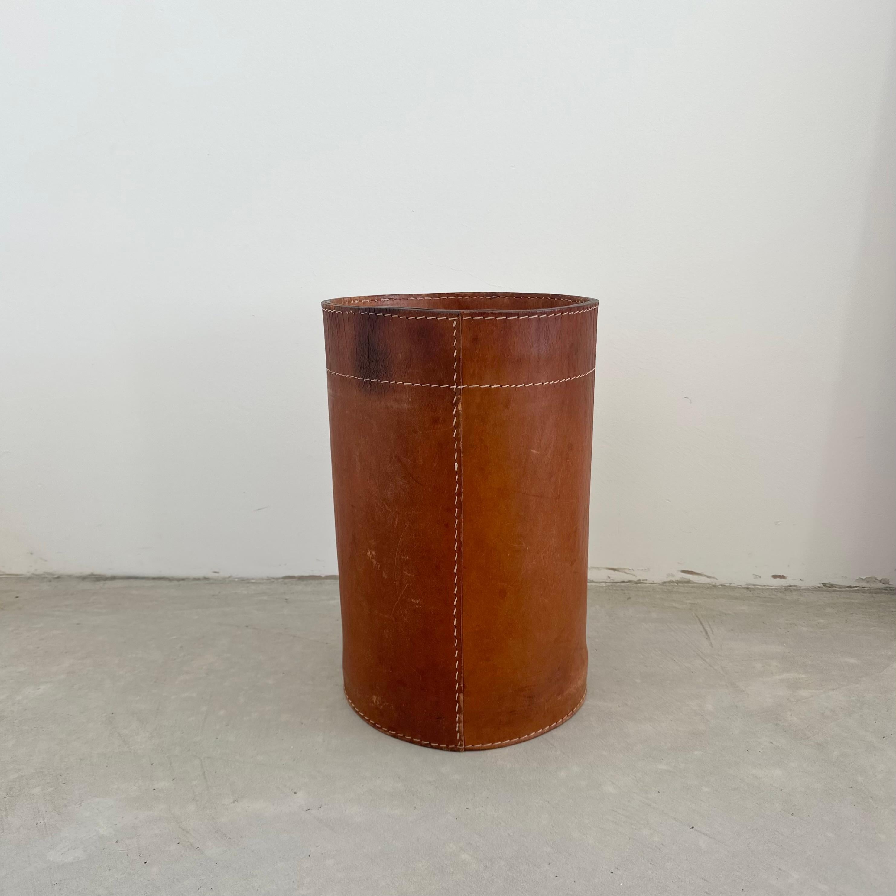 Fin du 20e siècle Panier à déchets en cuir de selle, France, années 1970 en vente