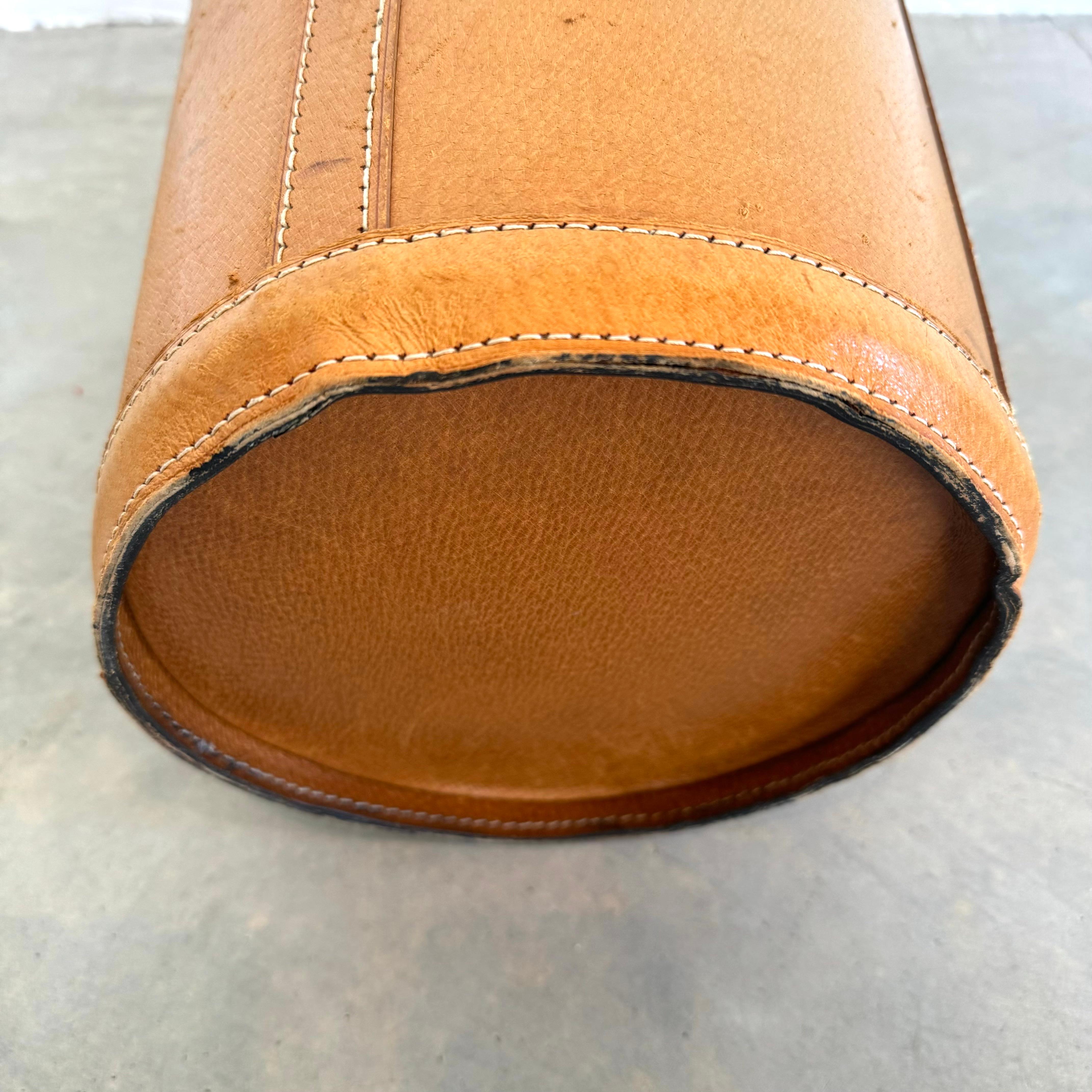 Cuir Panier à déchets en cuir de selle, France, années 1970 en vente