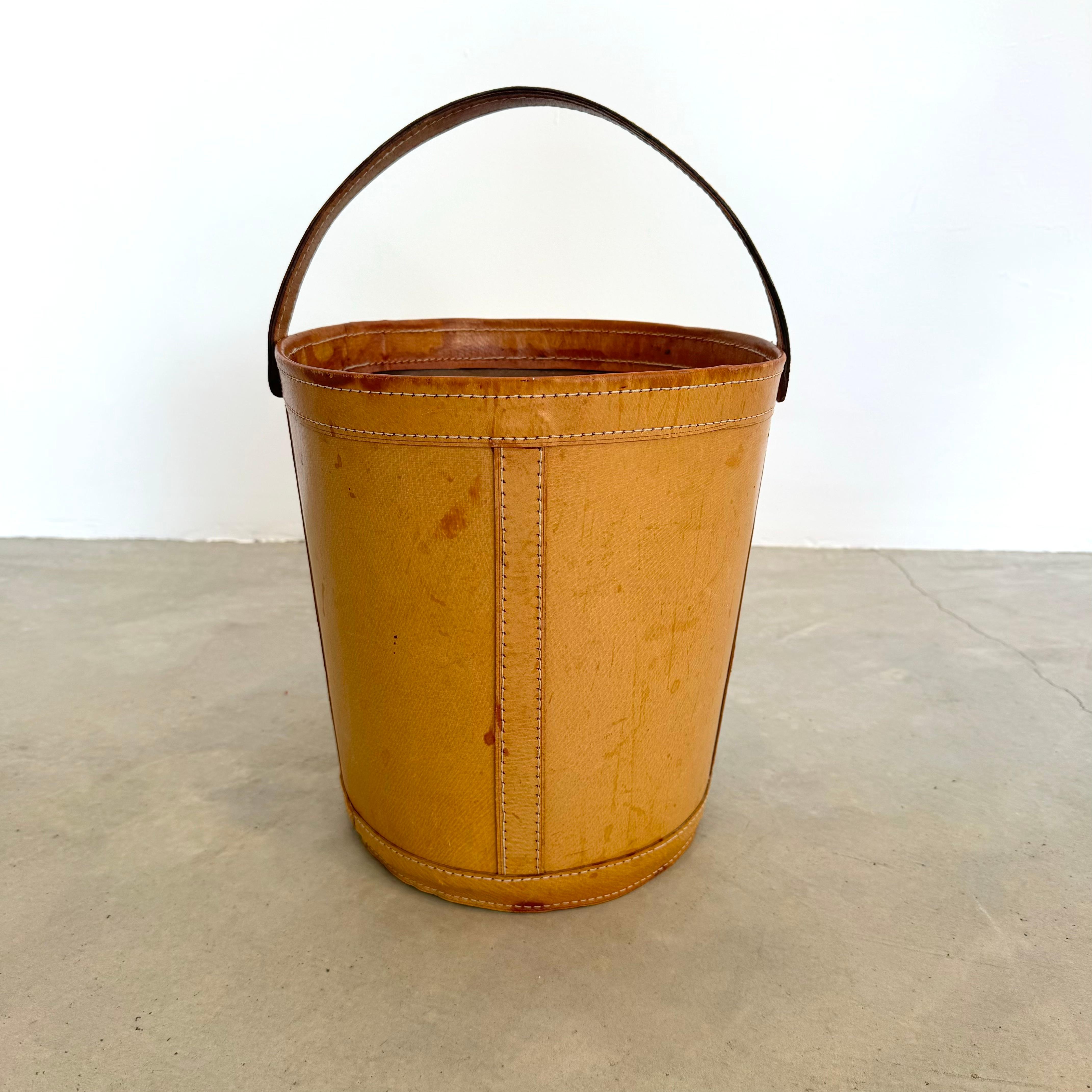 Panier à déchets en cuir de selle, France, années 1970 en vente 1