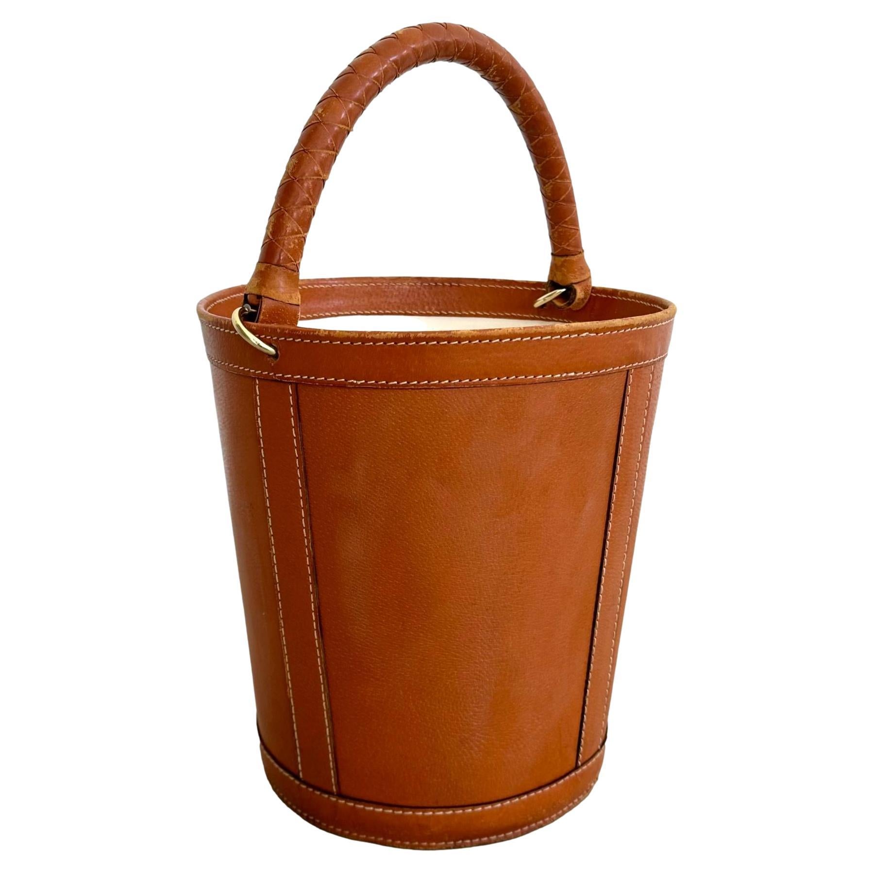 Panier à déchets en cuir de selle avec poignée, France, années 1970