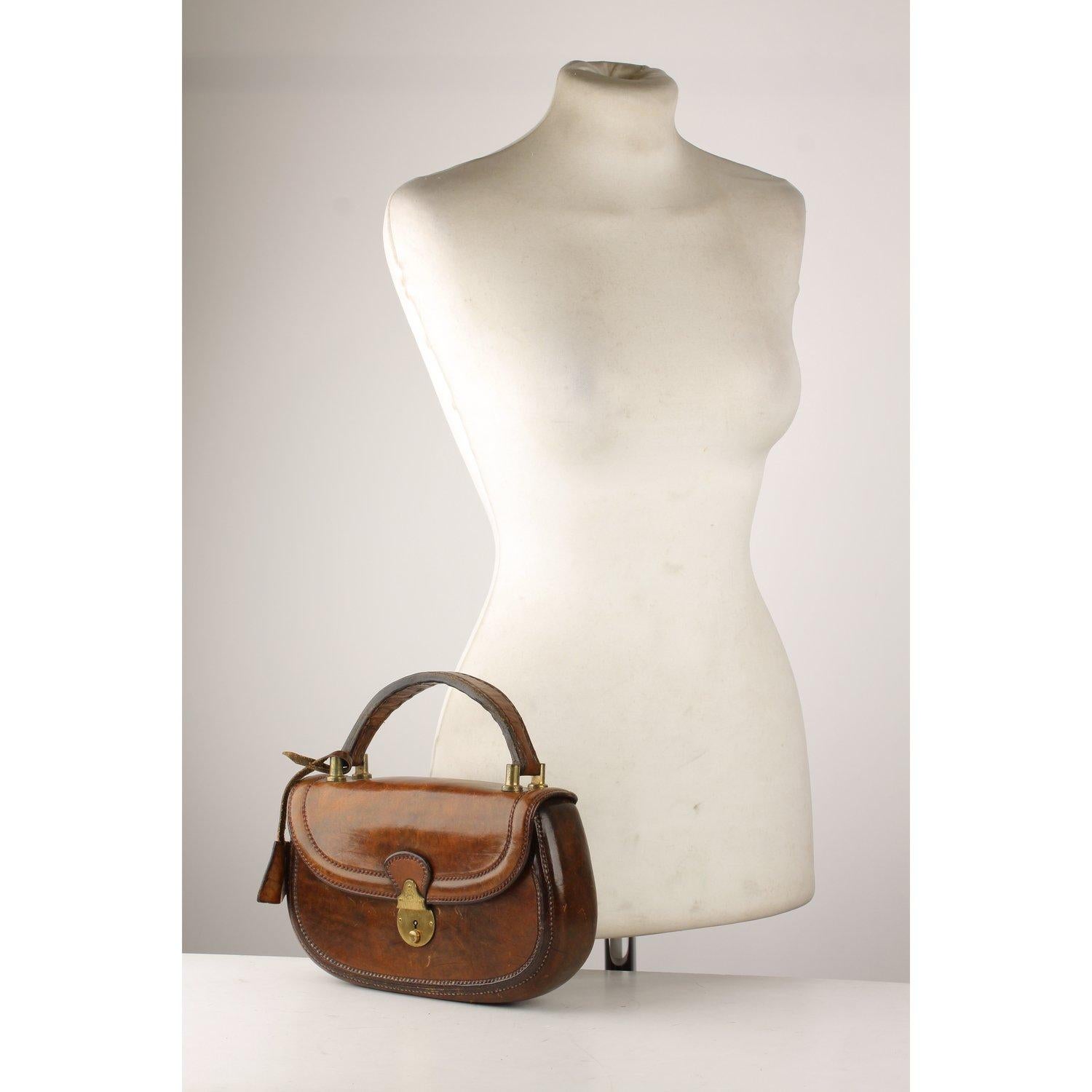 MATERIAL: Leather COLOR: Brown MODEL: Handbag GENDER: Women SIZE: Small Condition CONDITION DETAILS: B :GOOD CONDITION - Some light wear of use - Some scratches on leather due to normal use, some wear of use on the hardware, some wear of use inside