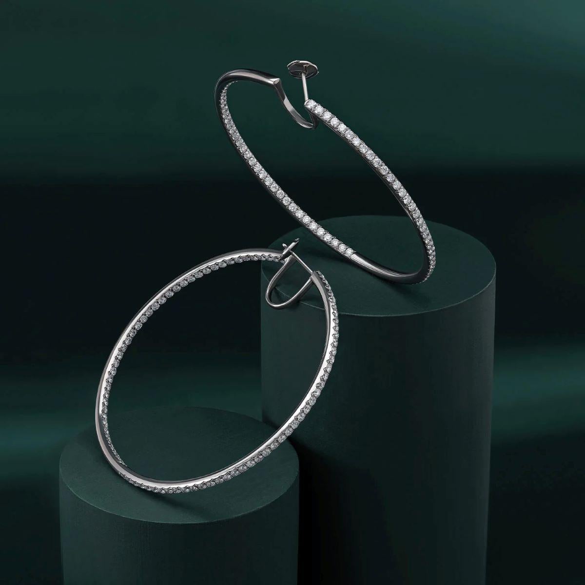 Contemporary Sade Diamond Hoop Earrings 1.50 Carats Natural Diamonds in 18 karat White Gold For Sale