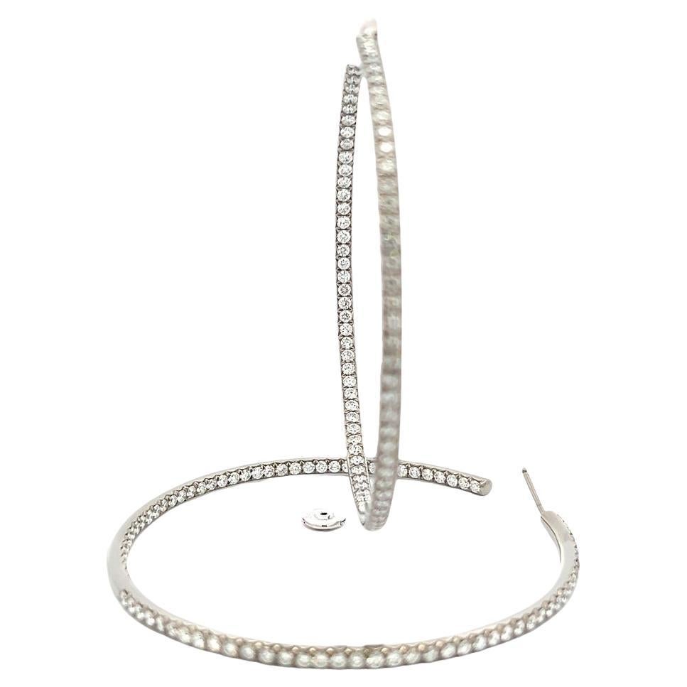 Pendientes de aro de diamantes Sade en oro blanco de 18 quilates 6,73 quilates de diamantes D-F en venta