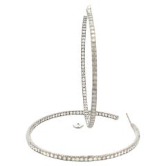 Orecchini a cerchio con diamanti Sade in oro bianco 18 carati 6,73 carati di diamanti D-F