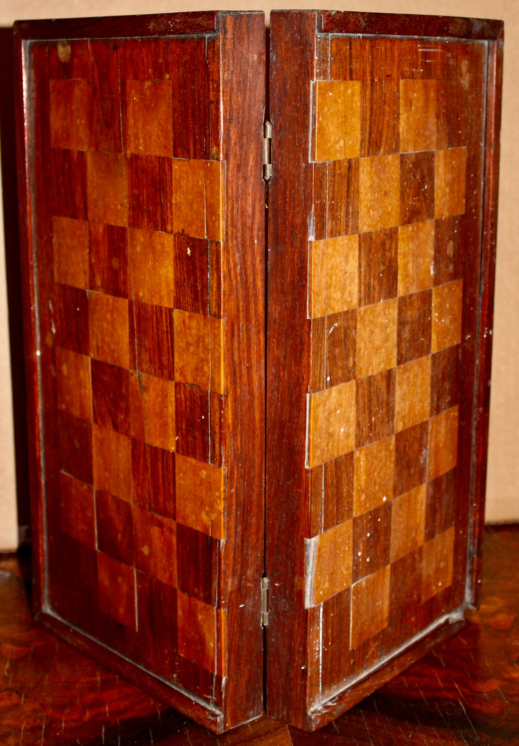 Anglo-Indian 'Sadeli' bone and ebony inlay chessboard and backgammon
box.