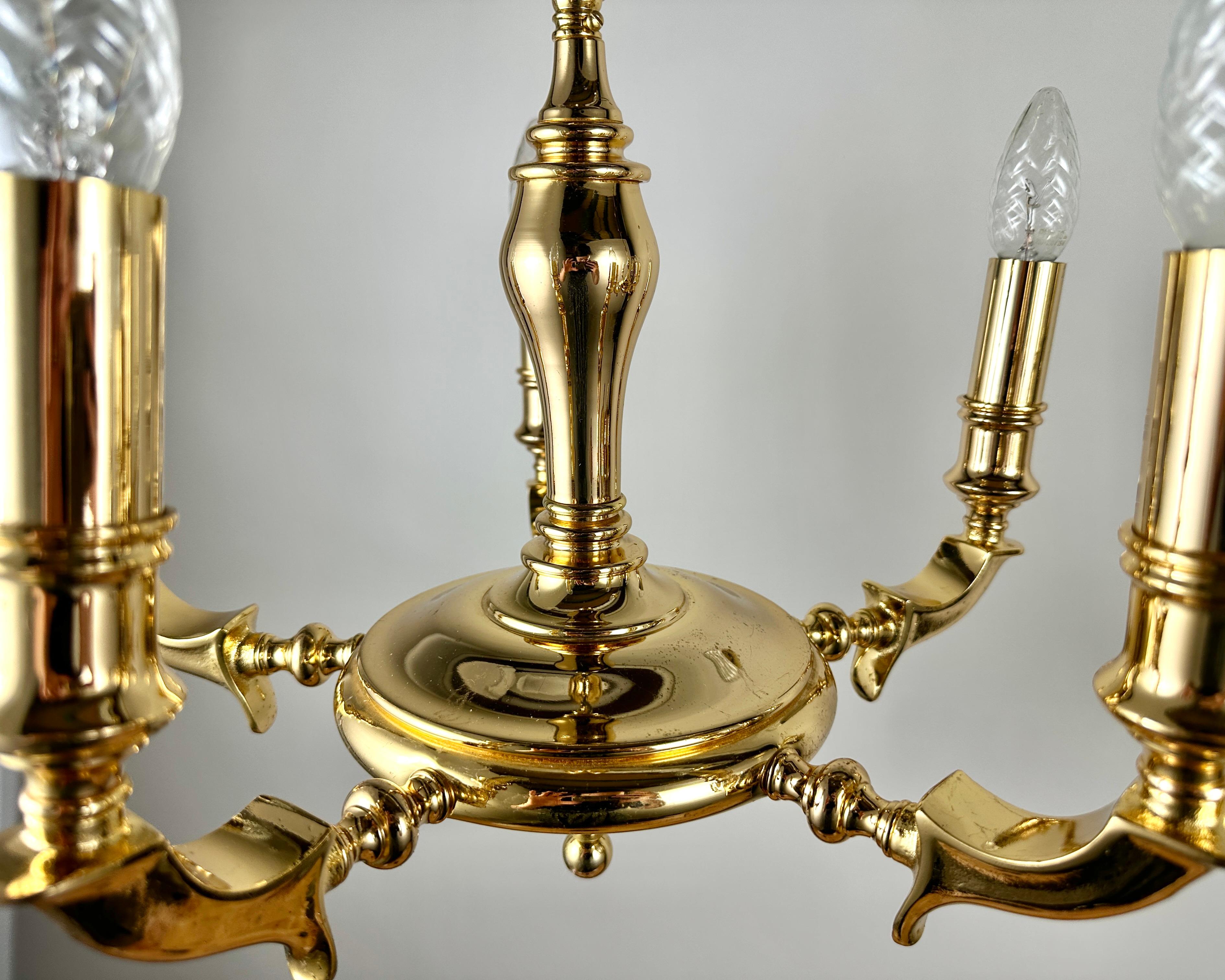 Espagnol Saeval Lustres espagnols en laiton Vintage Paire 4 & 6 Light Golden Rare Lights en vente
