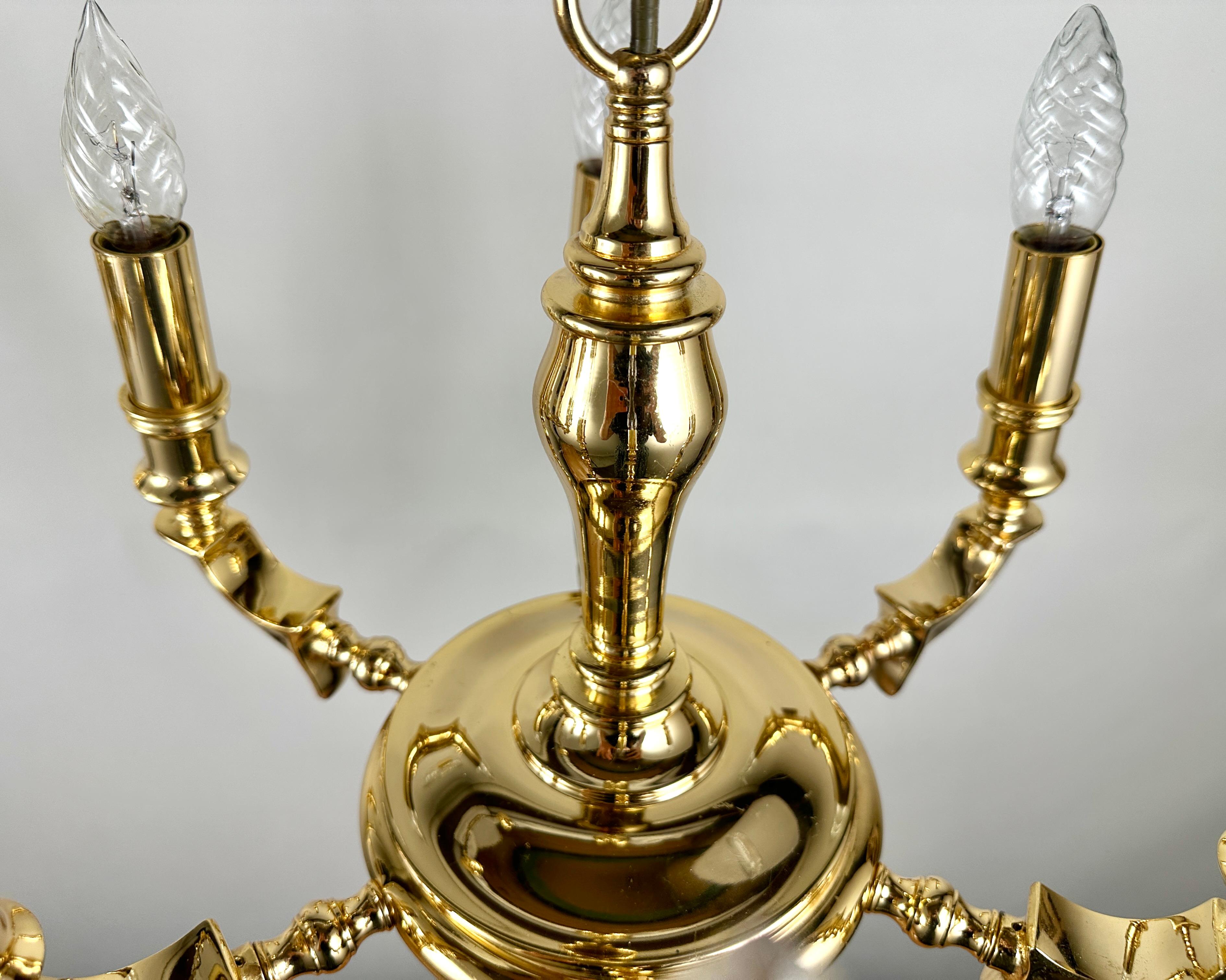 Fin du 20e siècle Saeval Lustres espagnols en laiton Vintage Paire 4 & 6 Light Golden Rare Lights en vente