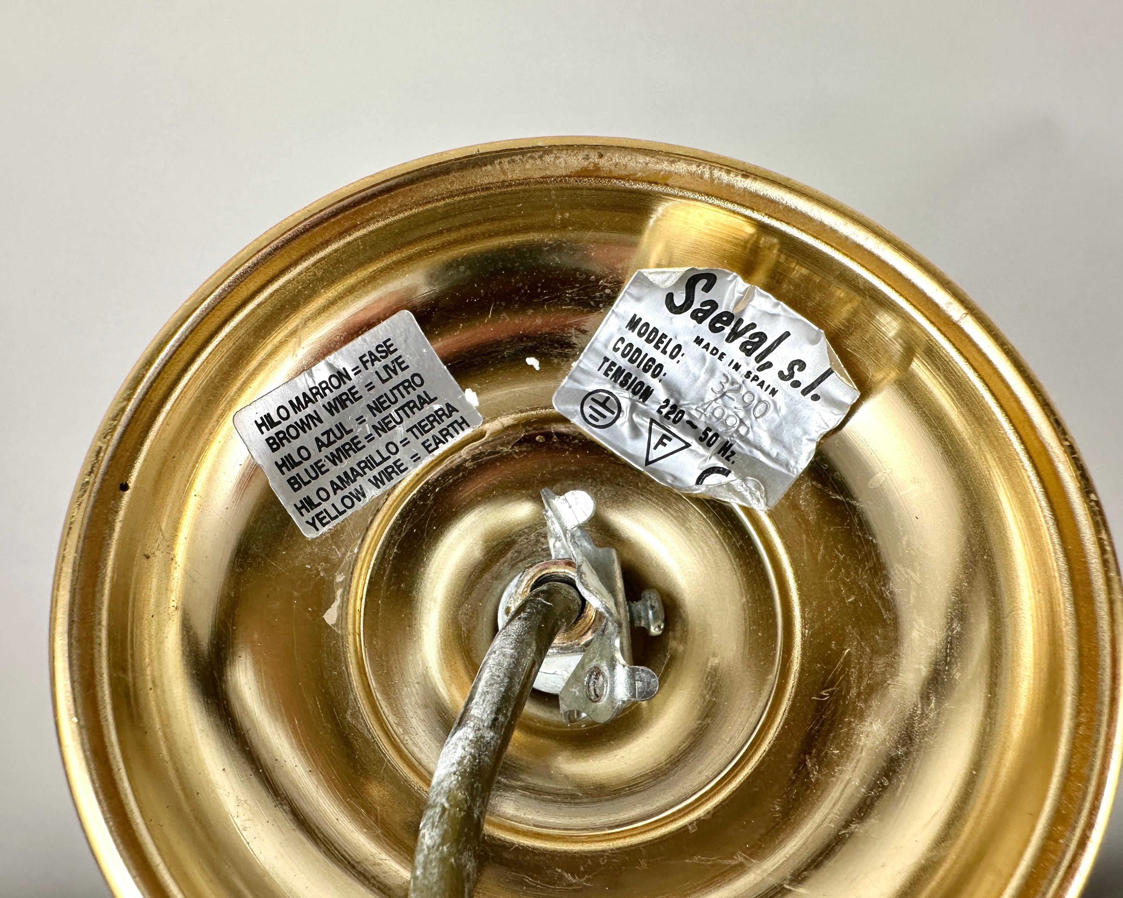 Saeval Lustres espagnols en laiton Vintage Paire 4 & 6 Light Golden Rare Lights en vente 3