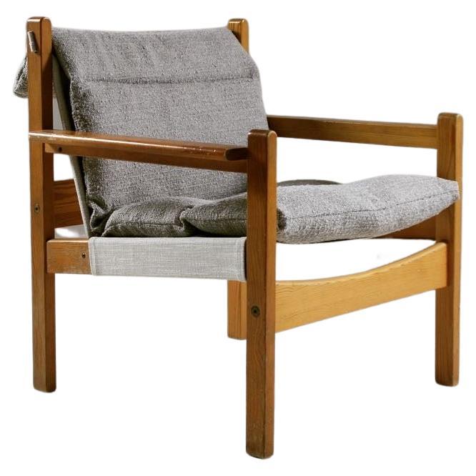 Futurum-Sessel Safari von Rolf Rastad und Adolf Relling für Sørlie Möbler, hergestellt in Norwegen in den 1960er Jahren. Struktur in Kiefer mit Patina im Zusammenhang mit seiner Verwendung und Sitz in Leinwand und Polsterung komplett von einem