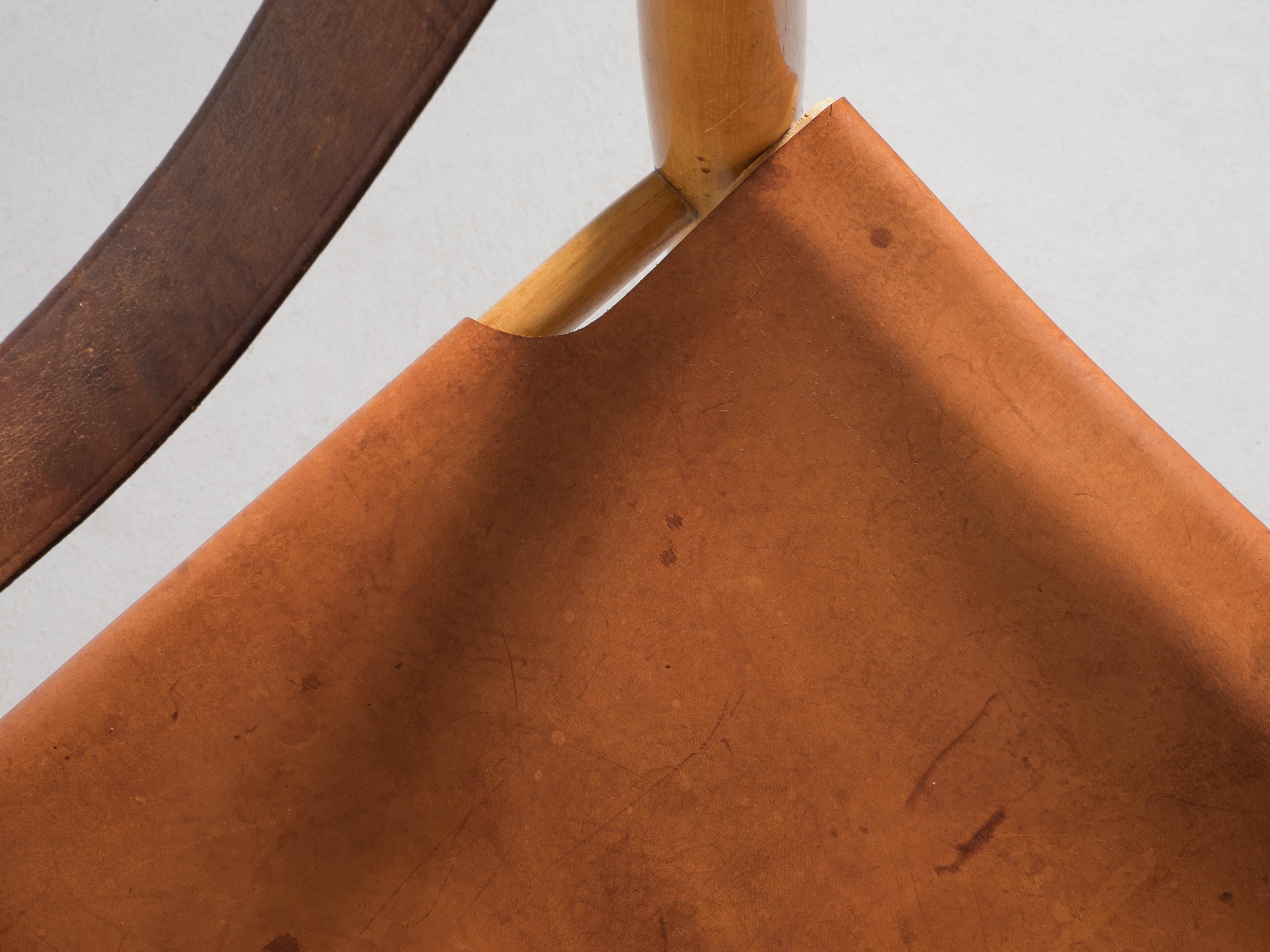 Swedish Safari Armchair in Natural Cognac Leather and Birch In Good Condition For Sale In Waalwijk, NL