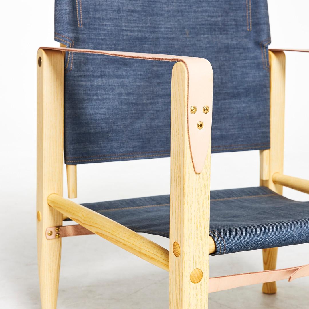 Contemporary safari chair huit denim Kaare Klint special edition For Sale