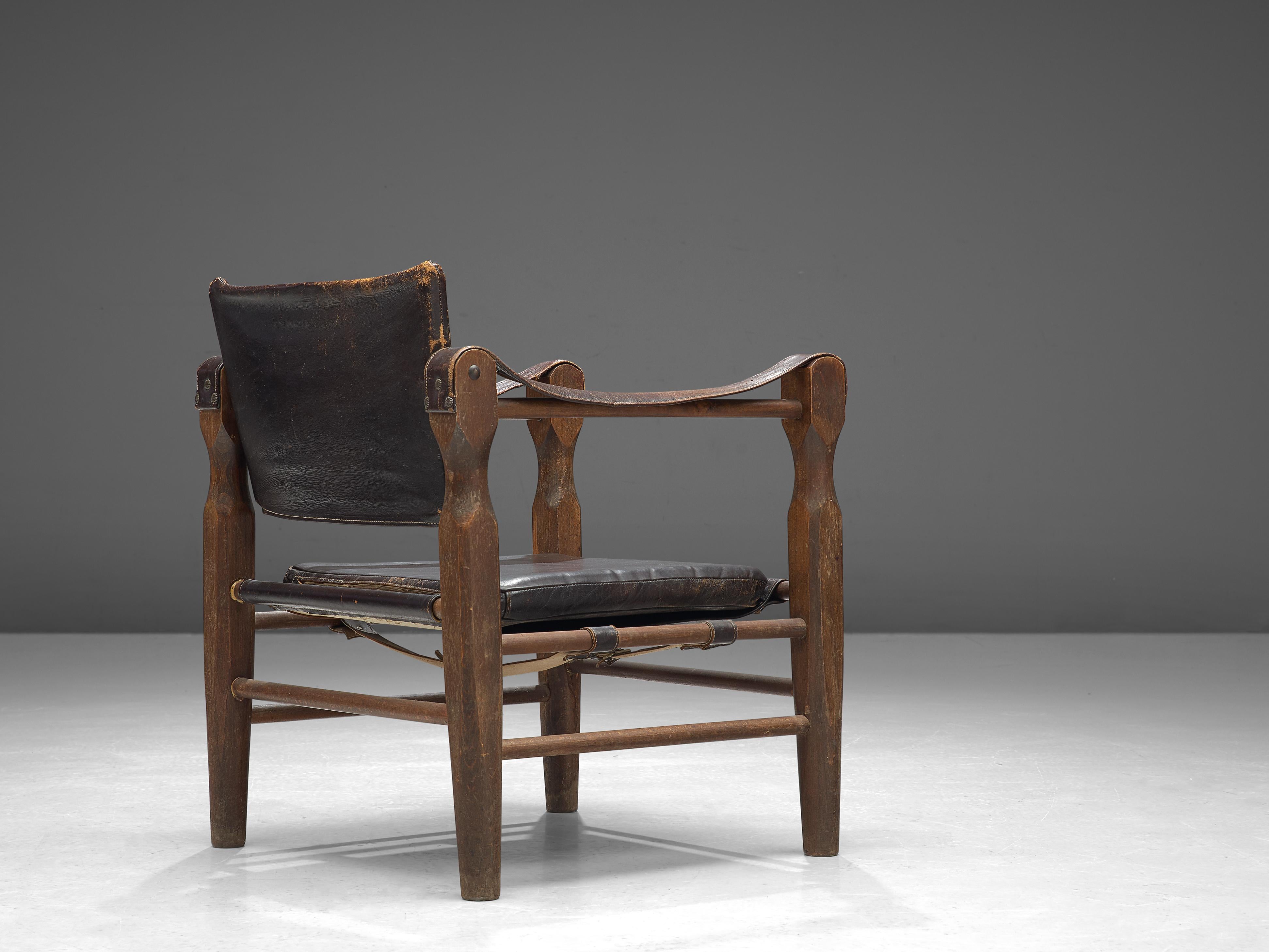 Cuir Fauteuil Safari avec cadre sculptural en cuir brun patiné en vente