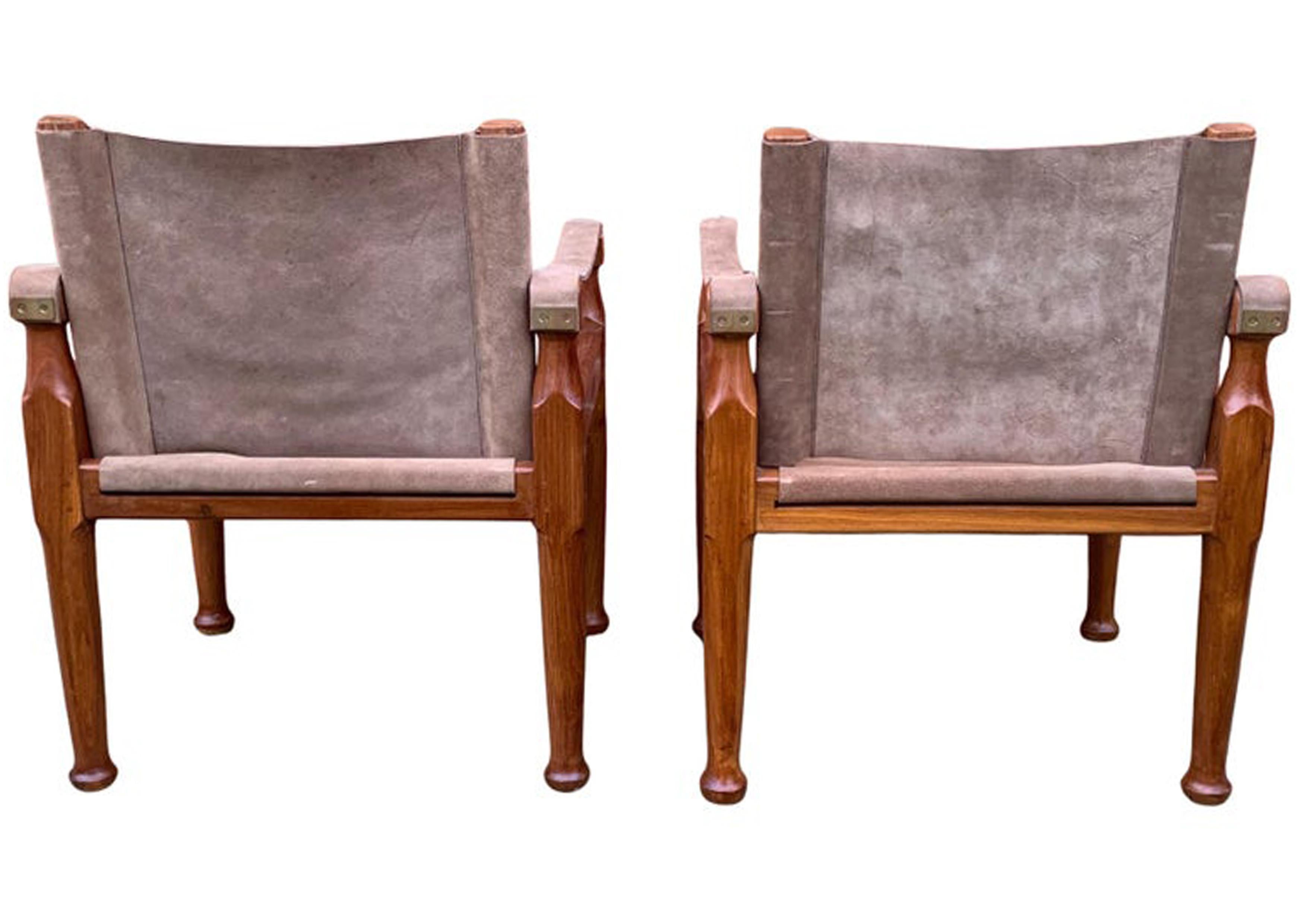 Paire de chaises Campaign Safari en daim et teck à structure ouverte avec accoudoirs en tissu en vente 5
