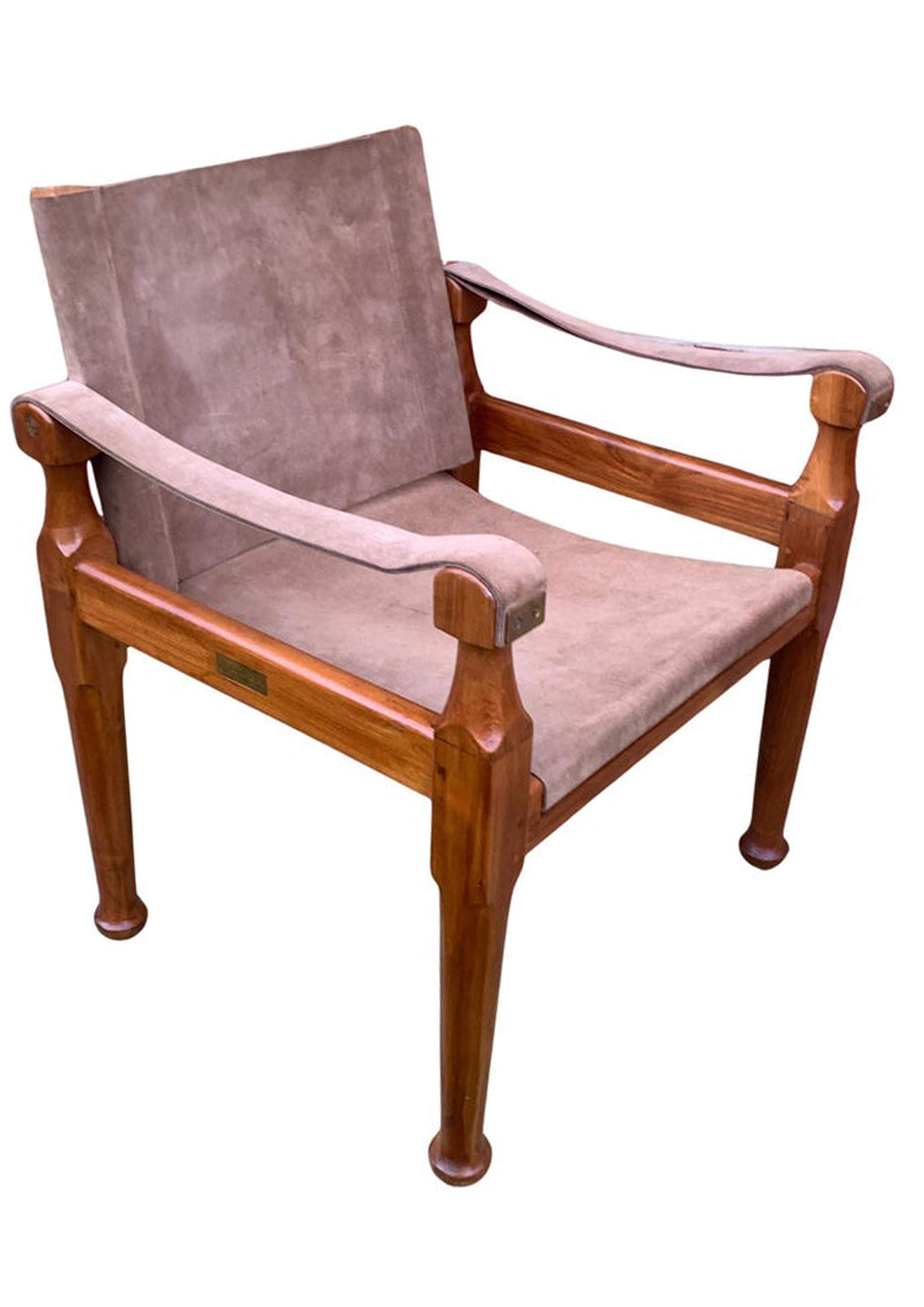 Paire de chaises Campaign Safari en daim et teck à structure ouverte avec accoudoirs en tissu en vente 6
