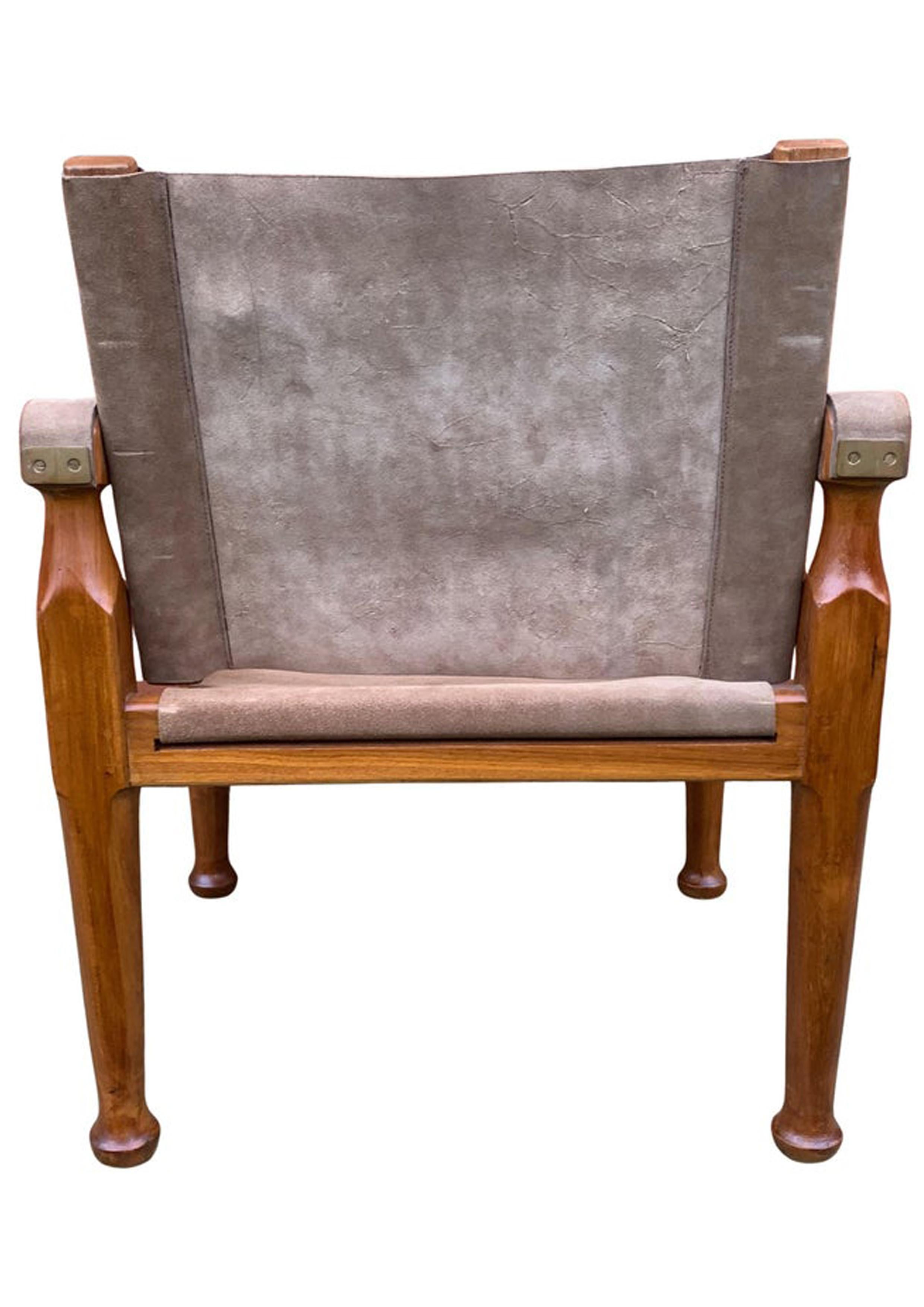 Paire de chaises Campaign Safari en daim et teck à structure ouverte avec accoudoirs en tissu en vente 7