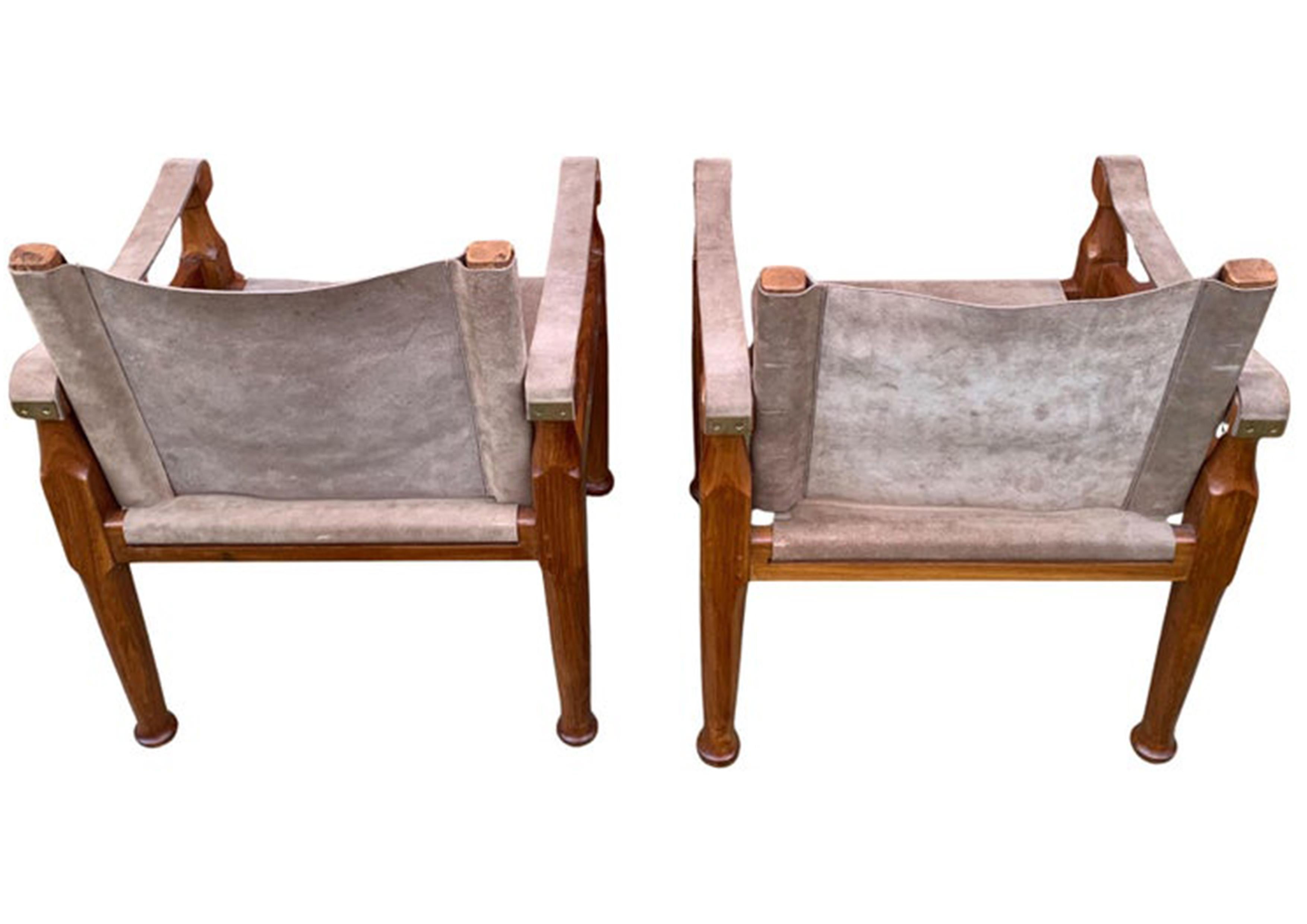 Paire de chaises Campaign Safari en daim et teck à structure ouverte avec accoudoirs en tissu en vente 4