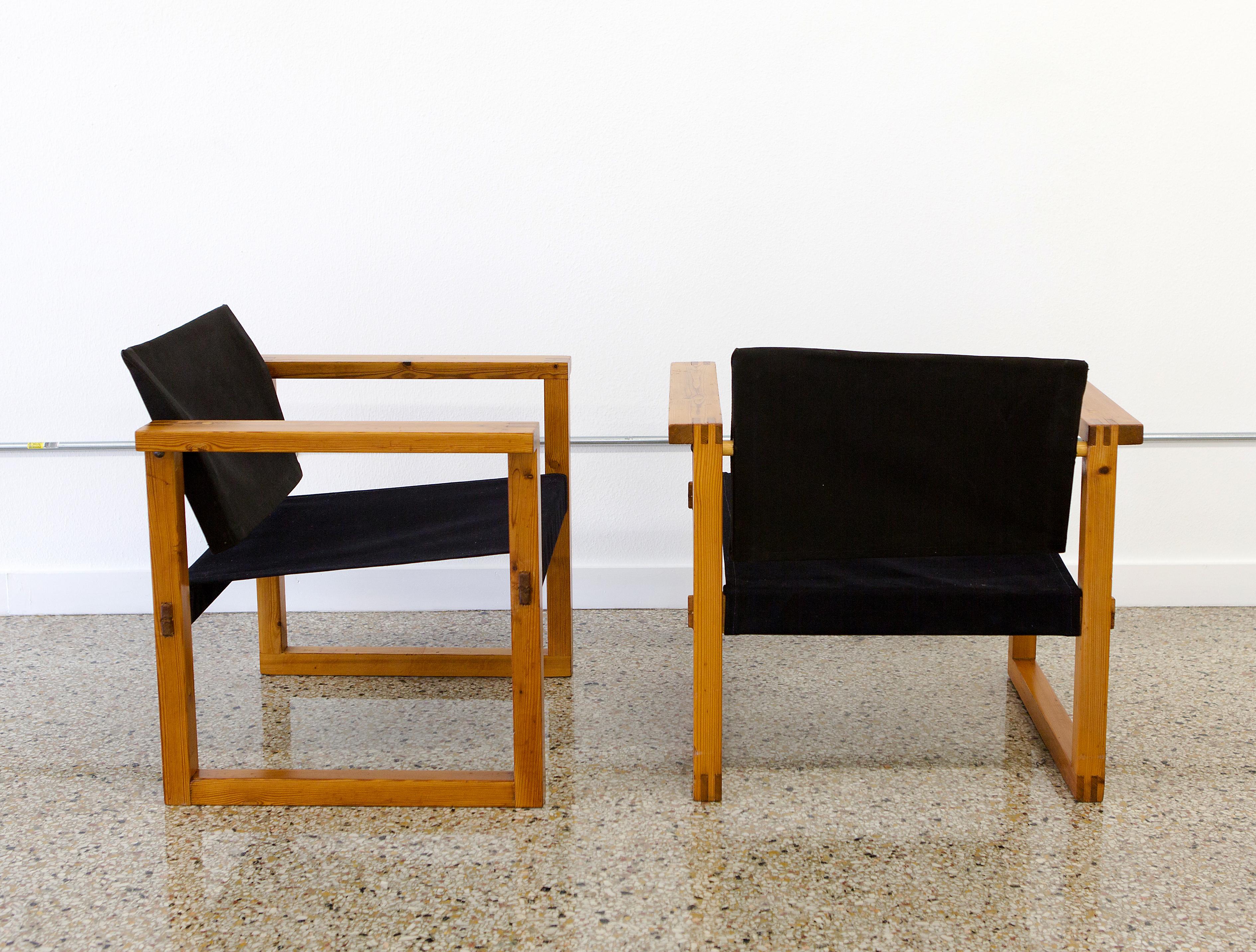 Mid-Century Modern Safari Chairs by Finn Farmer. Black Canvas on Pine Frame, 1960s. Sold as Pair For Sale