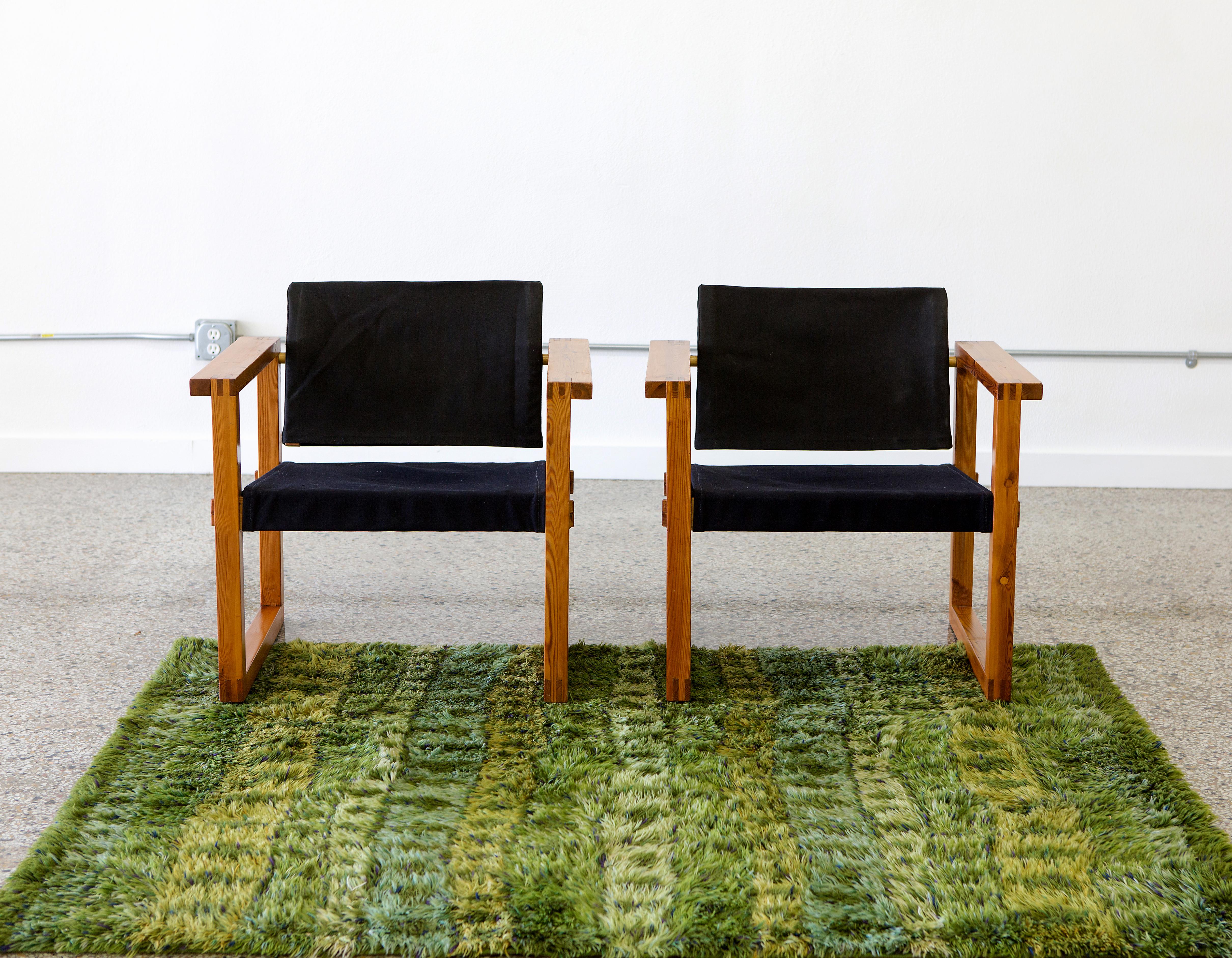 American Safari Chairs by Finn Farmer. Black Canvas on Pine Frame, 1960s. Sold as Pair For Sale