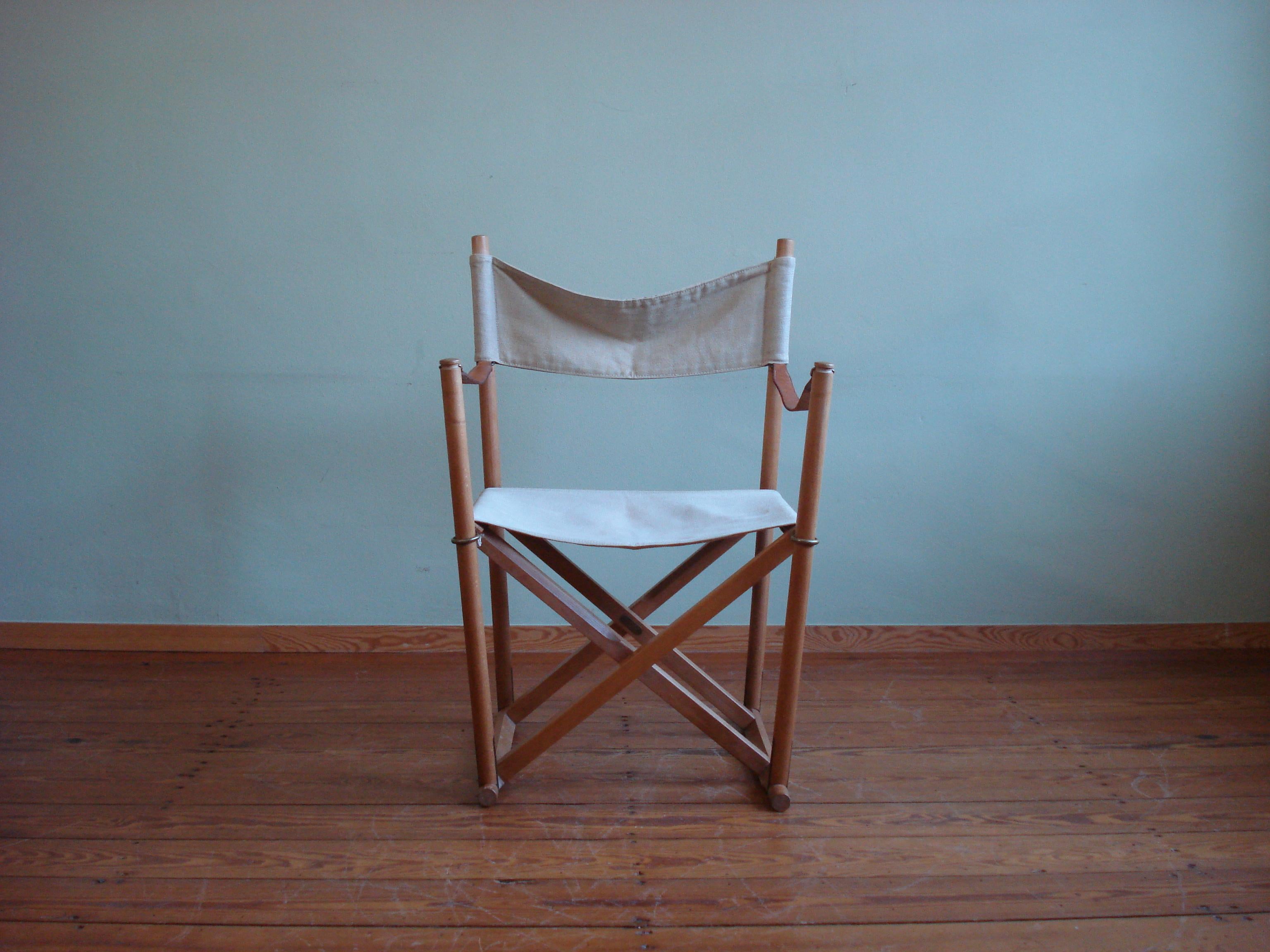 High quality build folding safari chair from around the 1960s.

These rare to find chairs were designed by danish architect Mogens Koch for the manufacturer Interna, these chairs set the standard for comfort, elegance and usability. 

The frame is