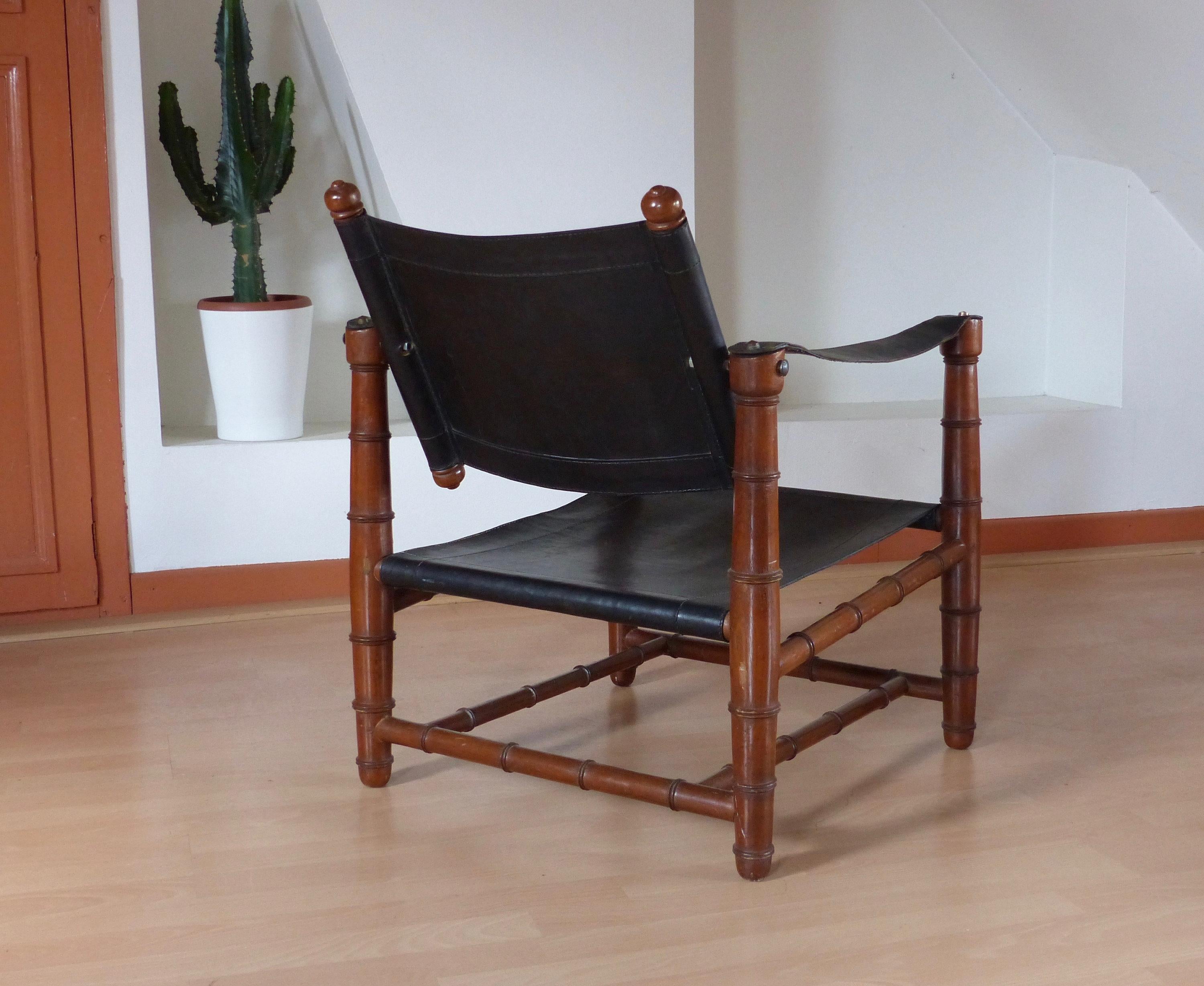 Safari chair 1940s. Elegant and comfortable!
Well proportioned. Antique leather and wood. 
Very nice condition. Beautiful leather and patina. Very nice patina to leather - well kept (see photo)

Weight 8 kg.