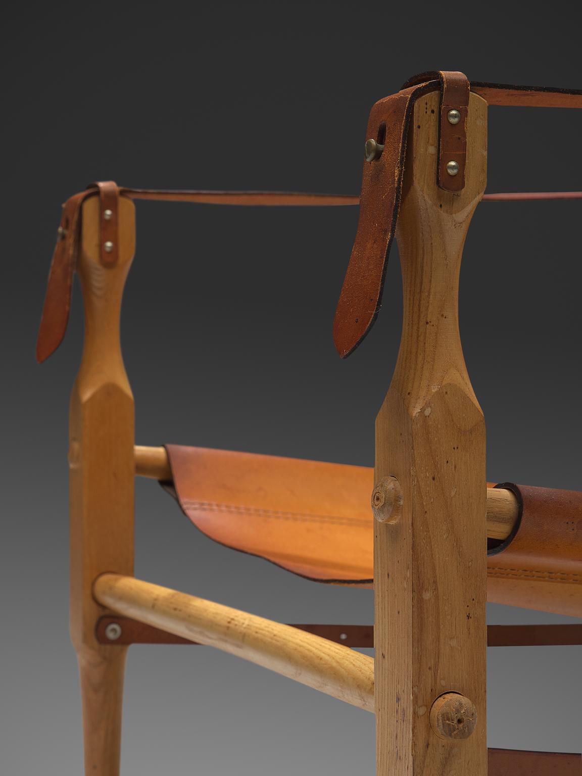 Mid-20th Century 'Safari' Lounge Chair in Cognac Leather and Solid Beech