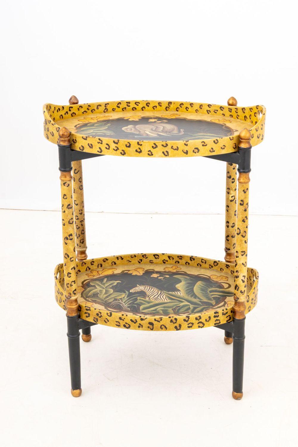 Safari Motif Paint-Decorated 2-Tier Tray Top Foldes Table, ein Tablett mit Elefant und ein Zebra, der Rahmen mit Leoparden-Print-Dekor und vergoldeten Endstücken. 33