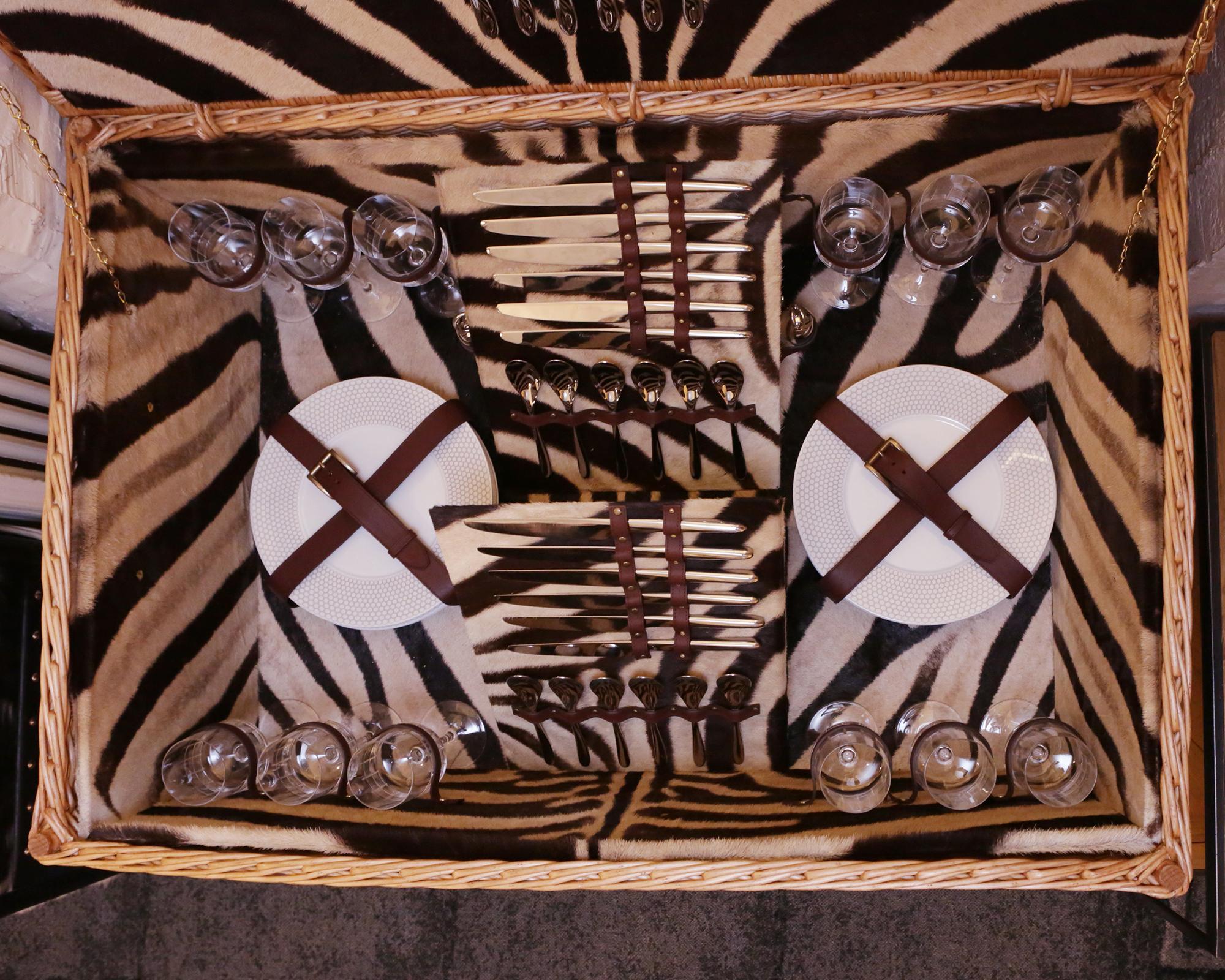 Safari Picnic Trunk In New Condition In Paris, FR