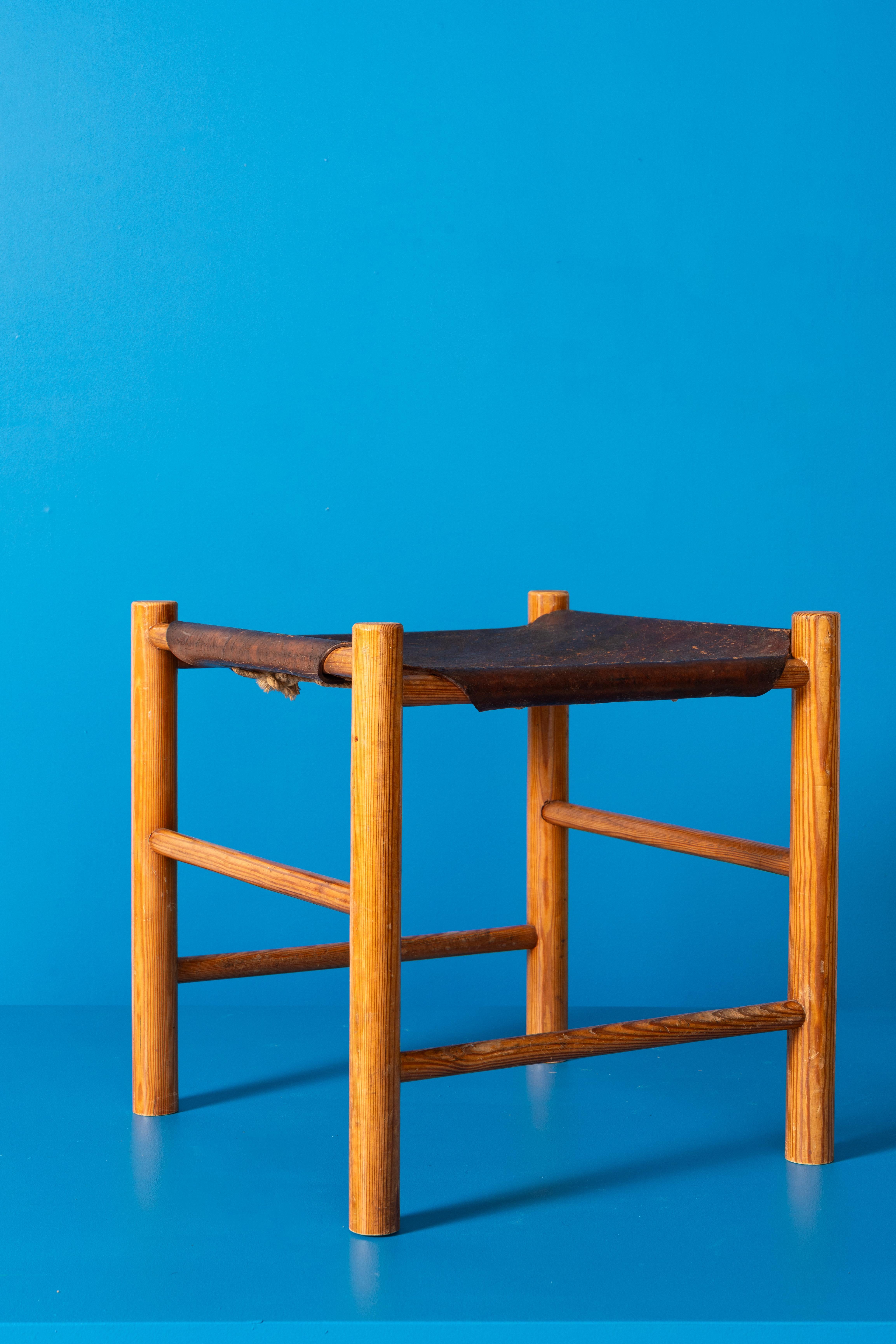 The Safari stool designed by Ate Van Apeldoorn has a very nice patina on the leather and the wood. This Dutch designer and furniture maker studied at the Academy of Fine Arts in Arnhem and began his career working for the architectural firm Van den