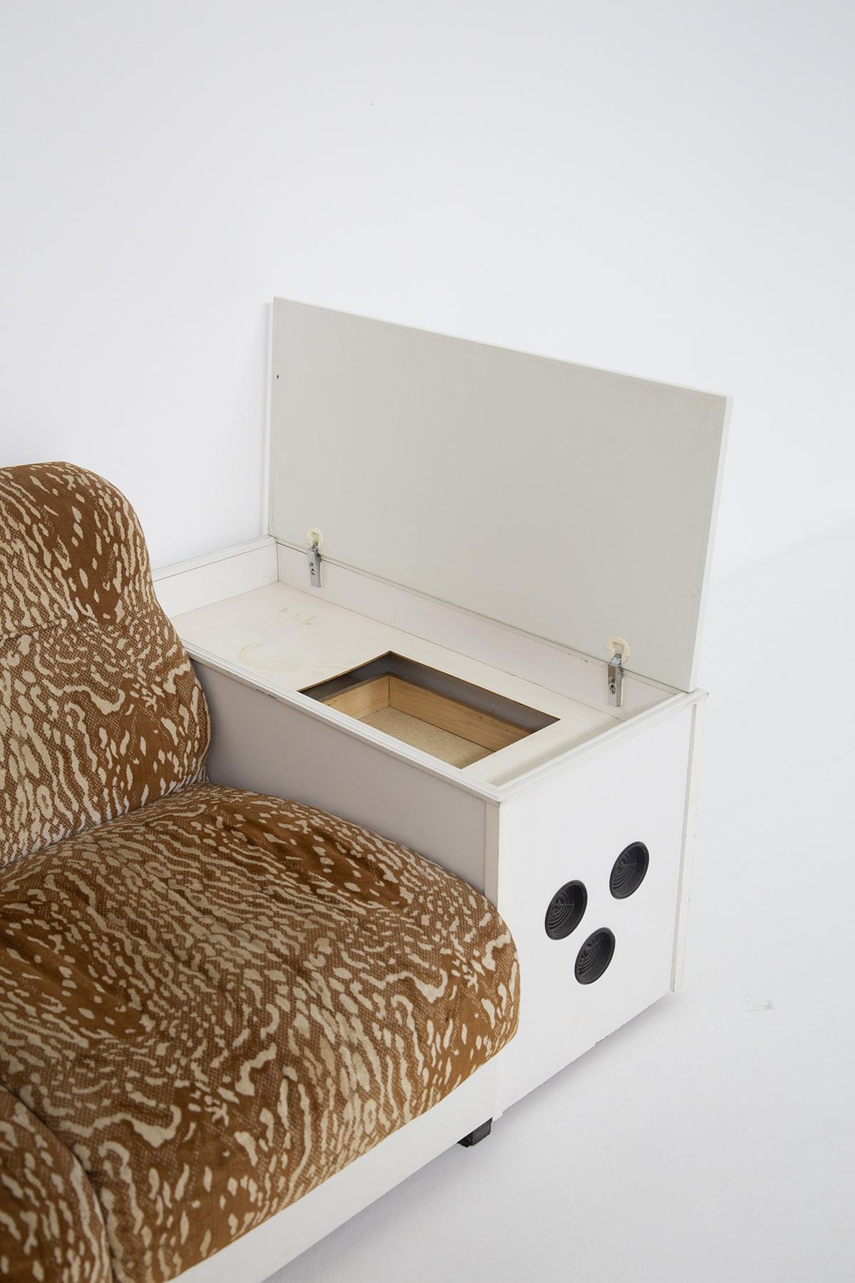 Safari style Italian Space Age sofa 6
