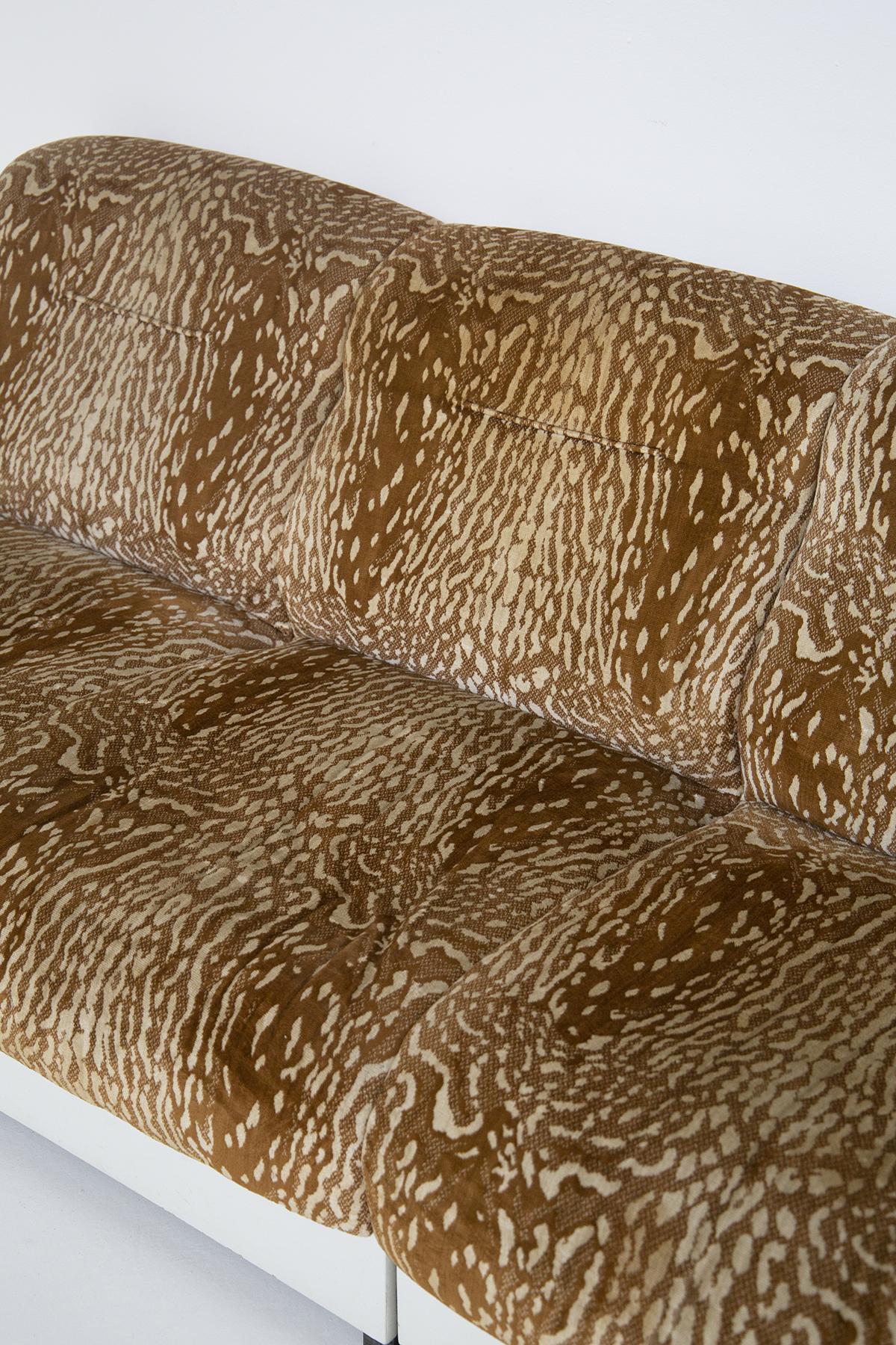 Safari style Italian Space Age sofa 7