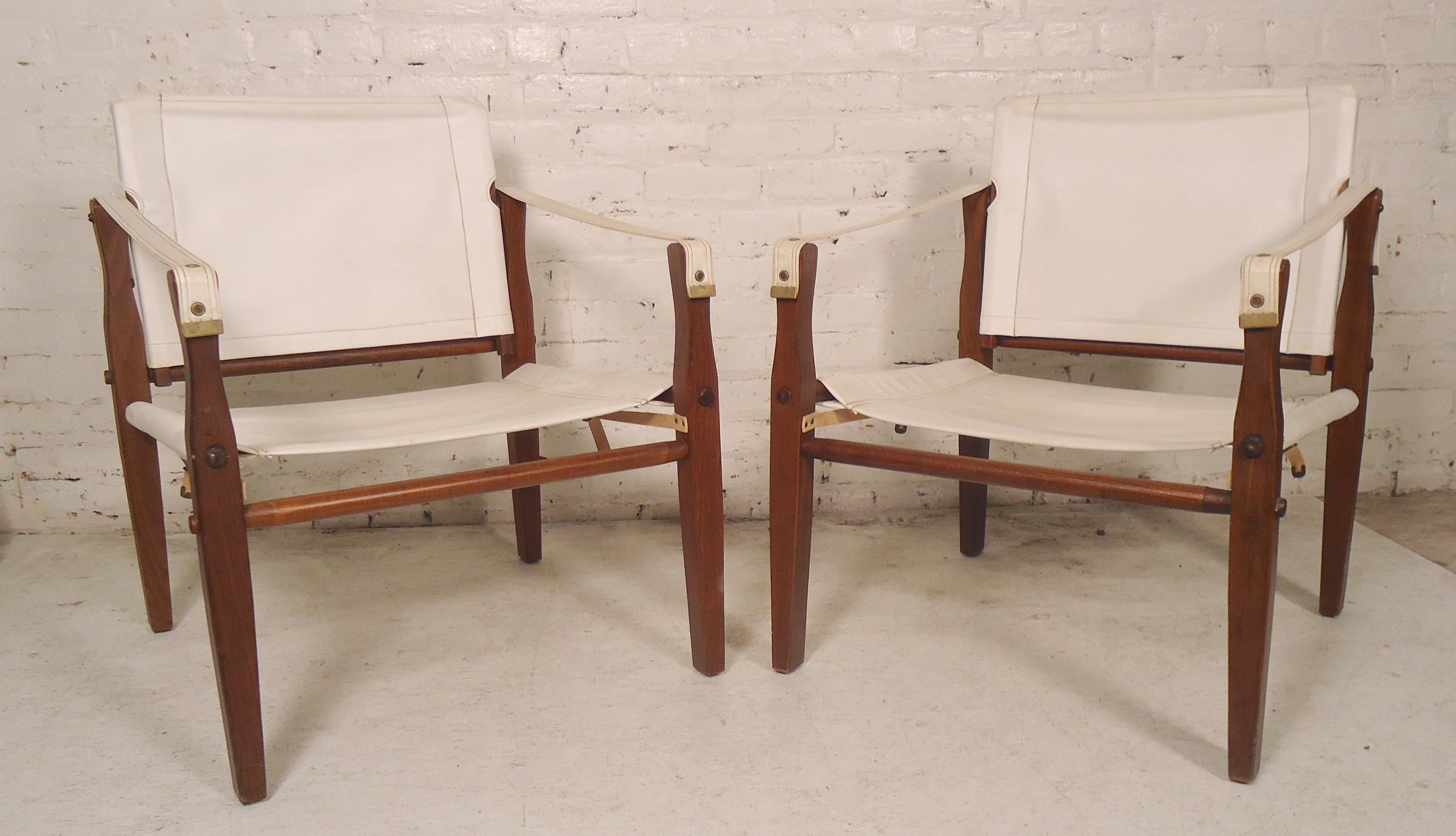 Pair of white leather safari chairs by Gold Metal. Great shape and comfort with swivel back.

(Please confirm item location - NY or NJ - with dealer).
  