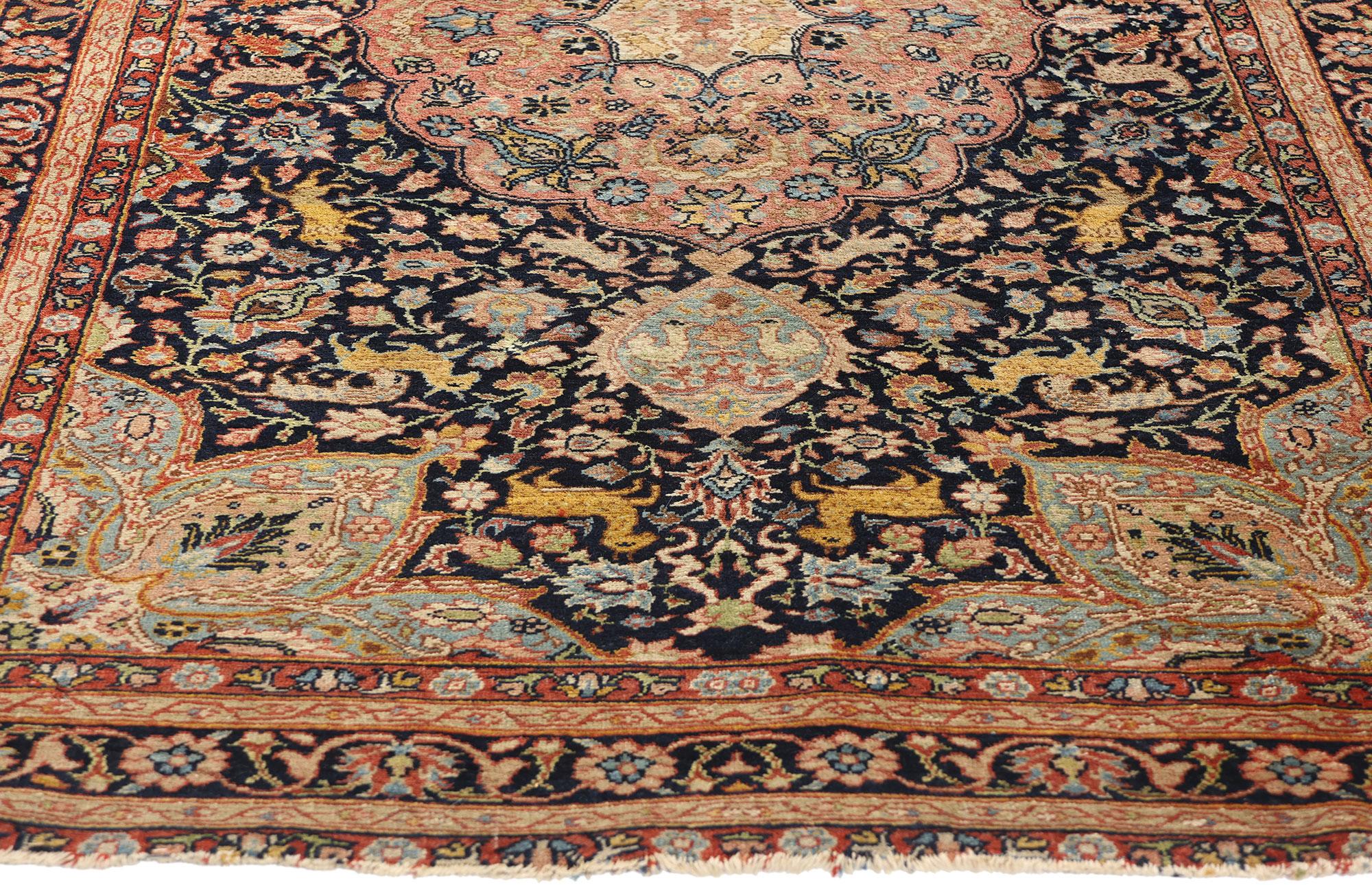 Safavid Medaillon und Tier Persischer Täbris Jagdteppich aus Täbris mit Medaillon (Handgeknüpft) im Angebot