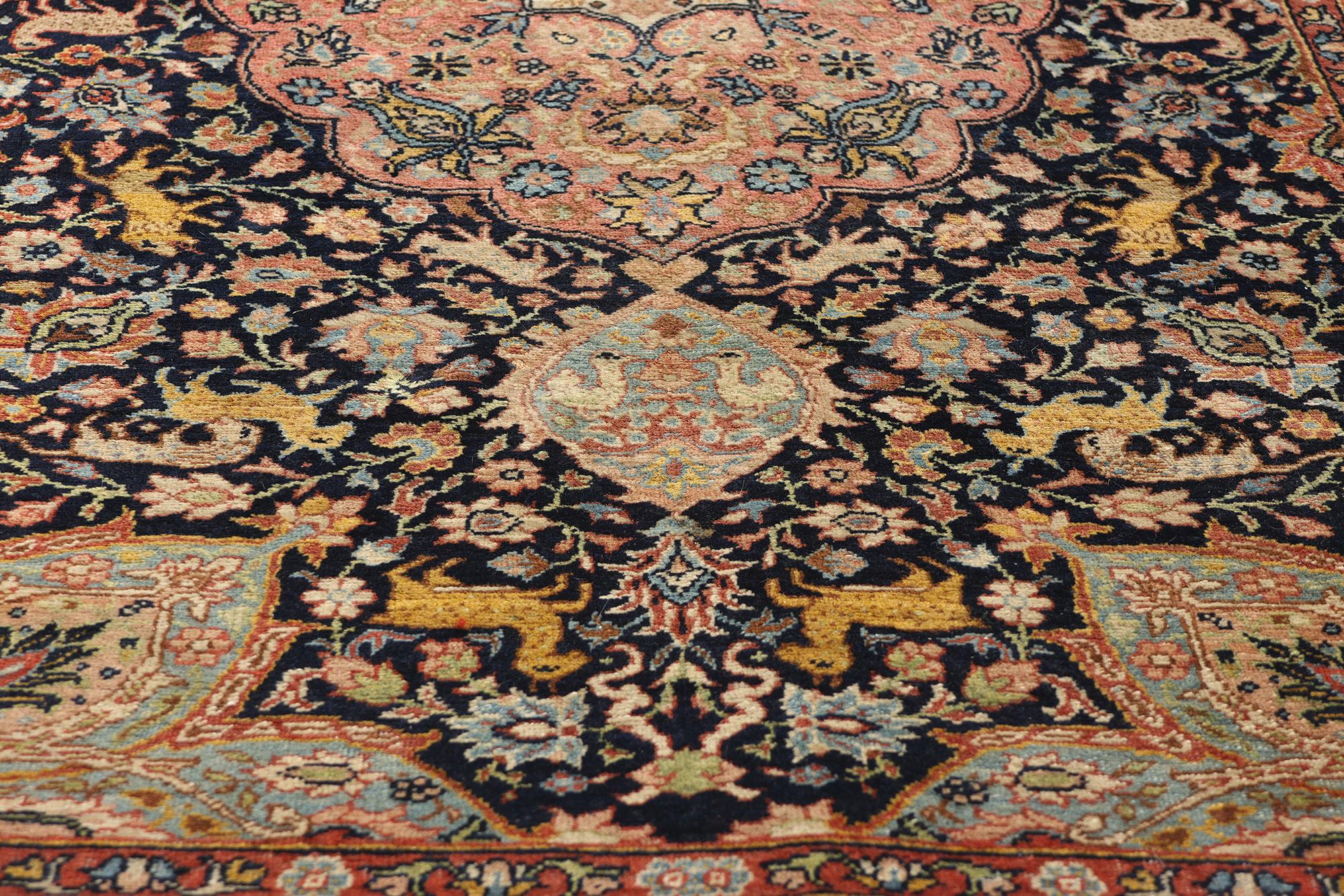 Tapis de chasse persan de Tabriz avec médaillon safavide et animaux Bon état - En vente à Dallas, TX