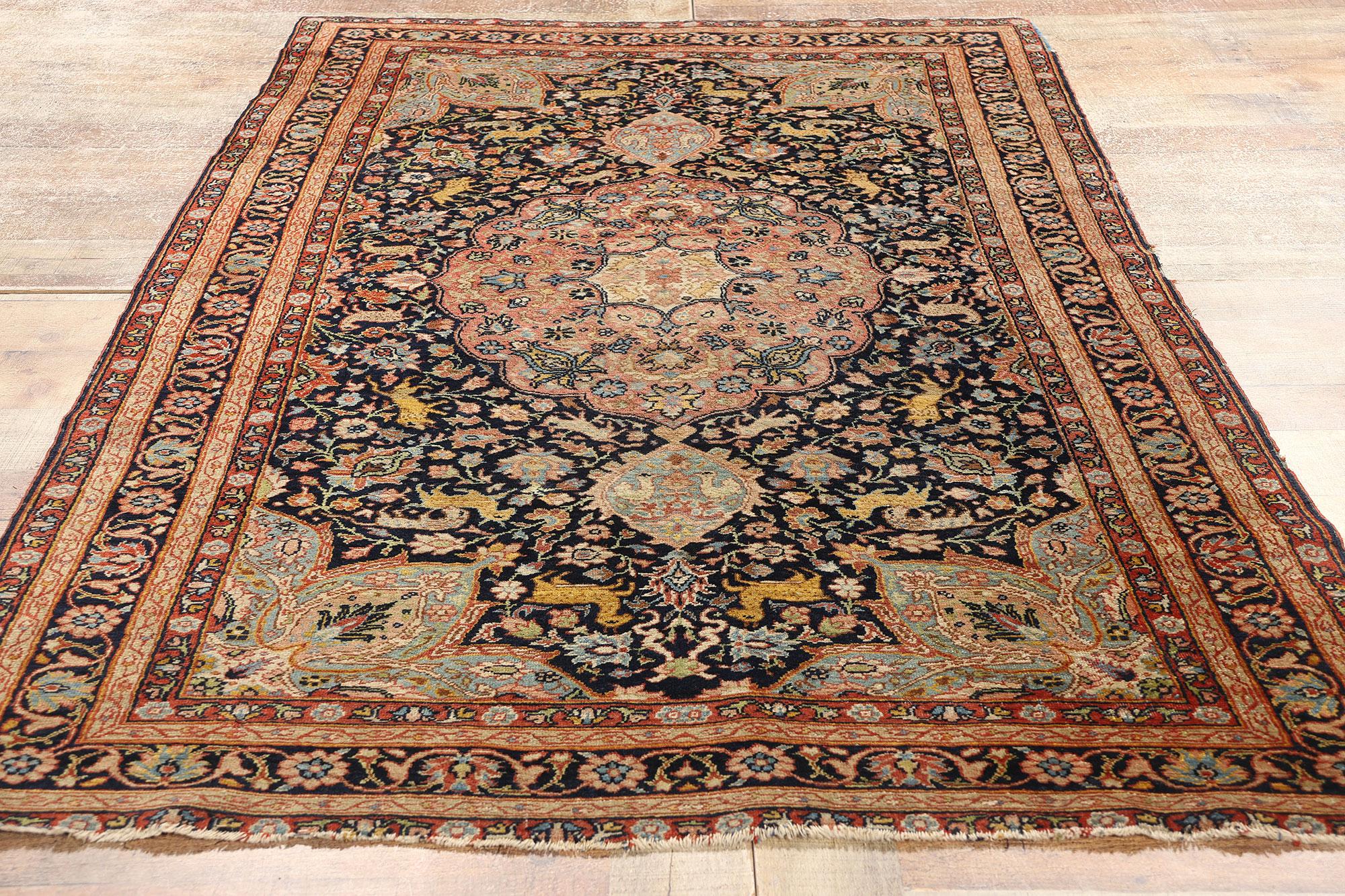 Safavid Medaillon und Tier Persischer Täbris Jagdteppich aus Täbris mit Medaillon im Angebot 1